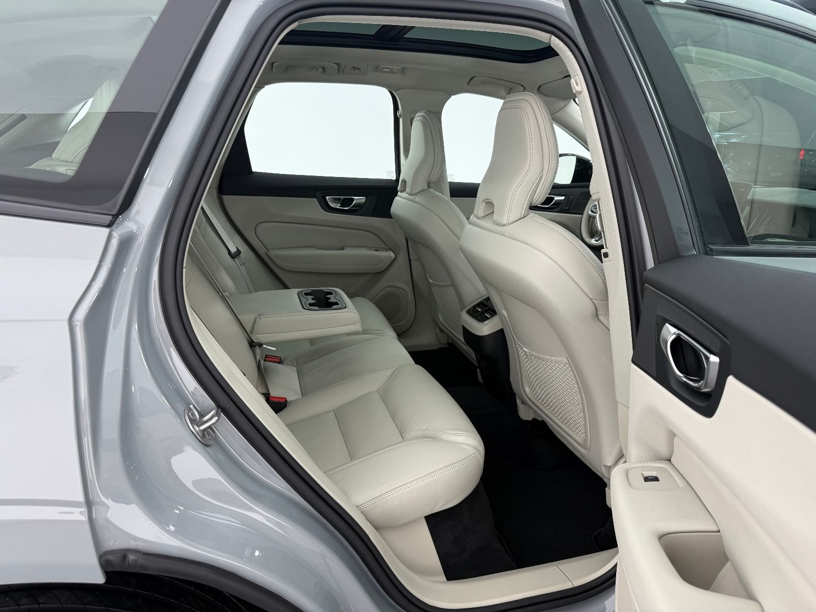 Volvo XC60 2.0 B5 MHEV Plus Dark AWD - 2026 - Detay