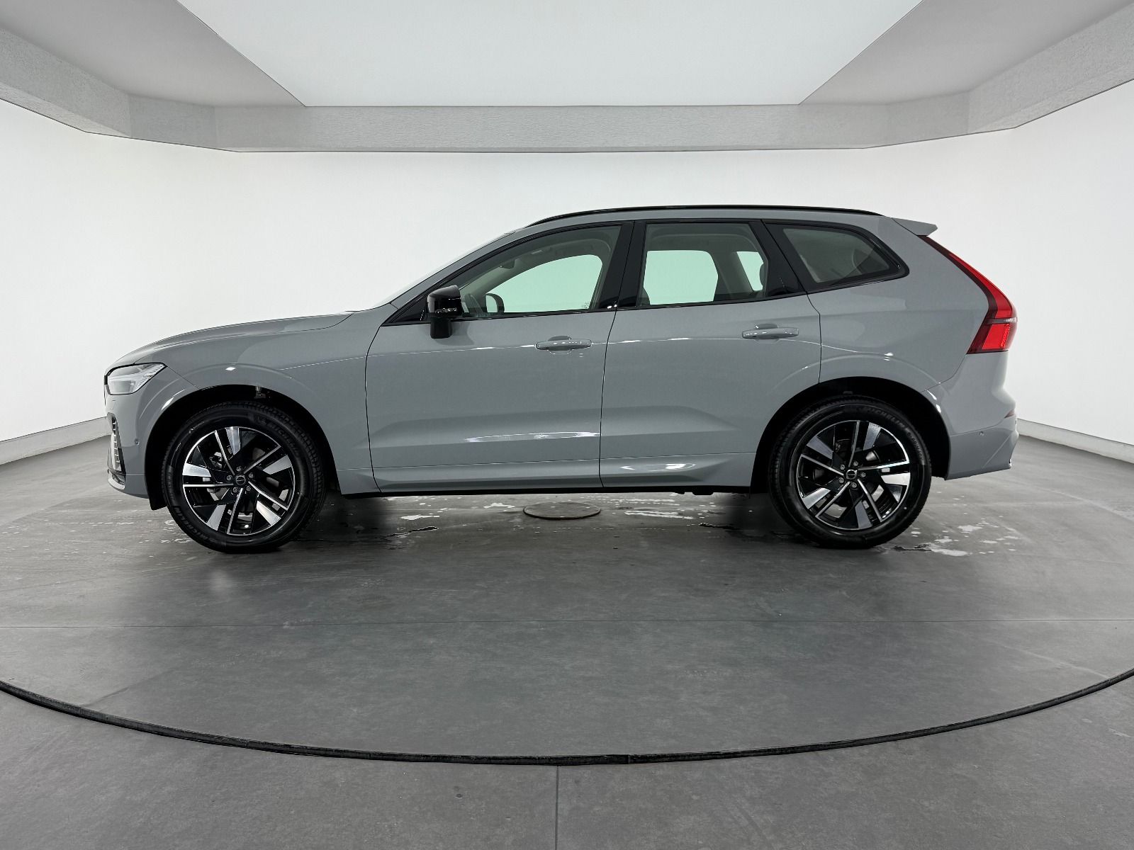 Volvo XC60 2.0 B5 MHEV Plus Dark AWD - 2026 - Detay