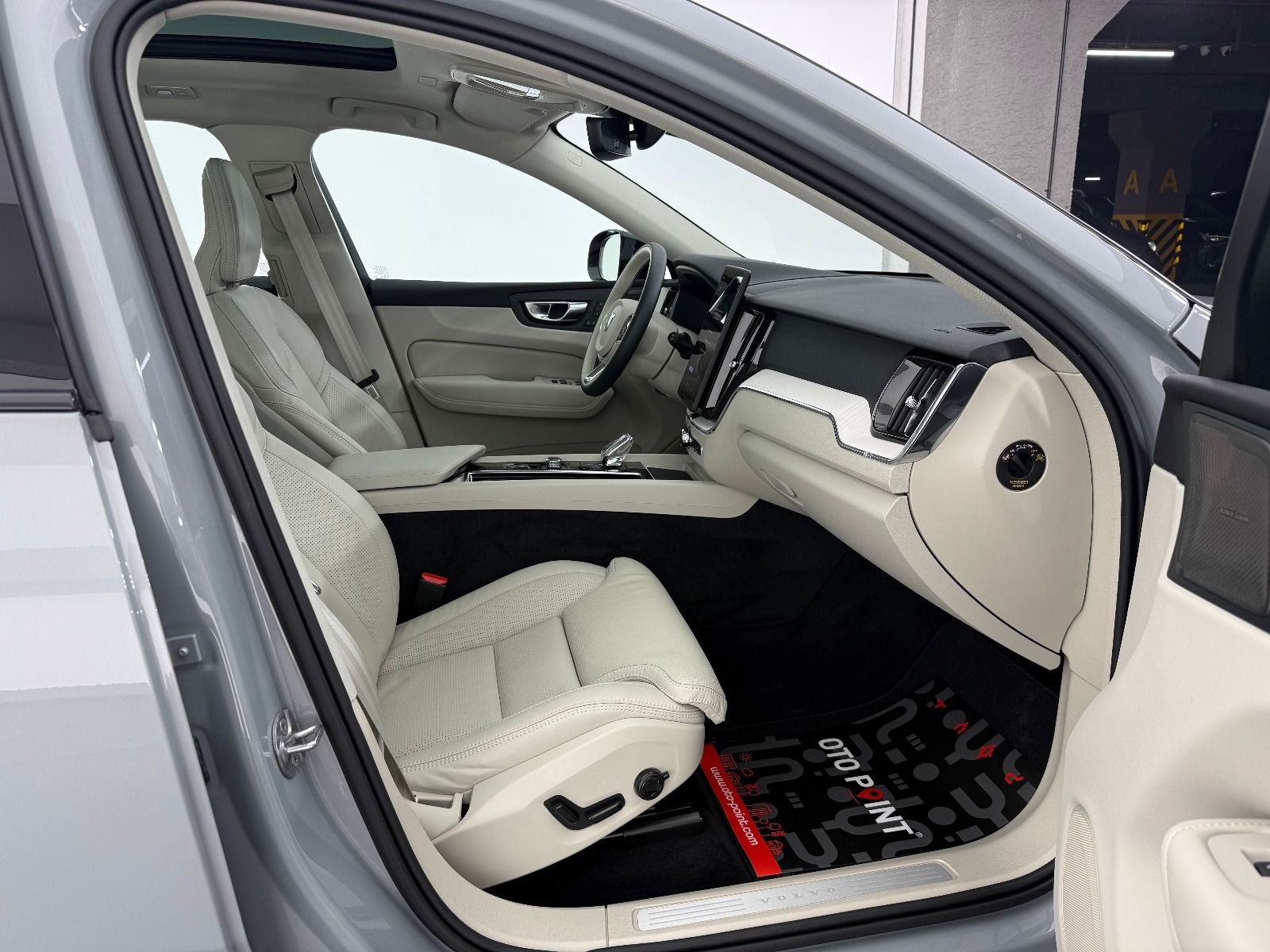 Volvo XC60 2.0 B5 MHEV Plus Dark AWD - 2026 - Detay