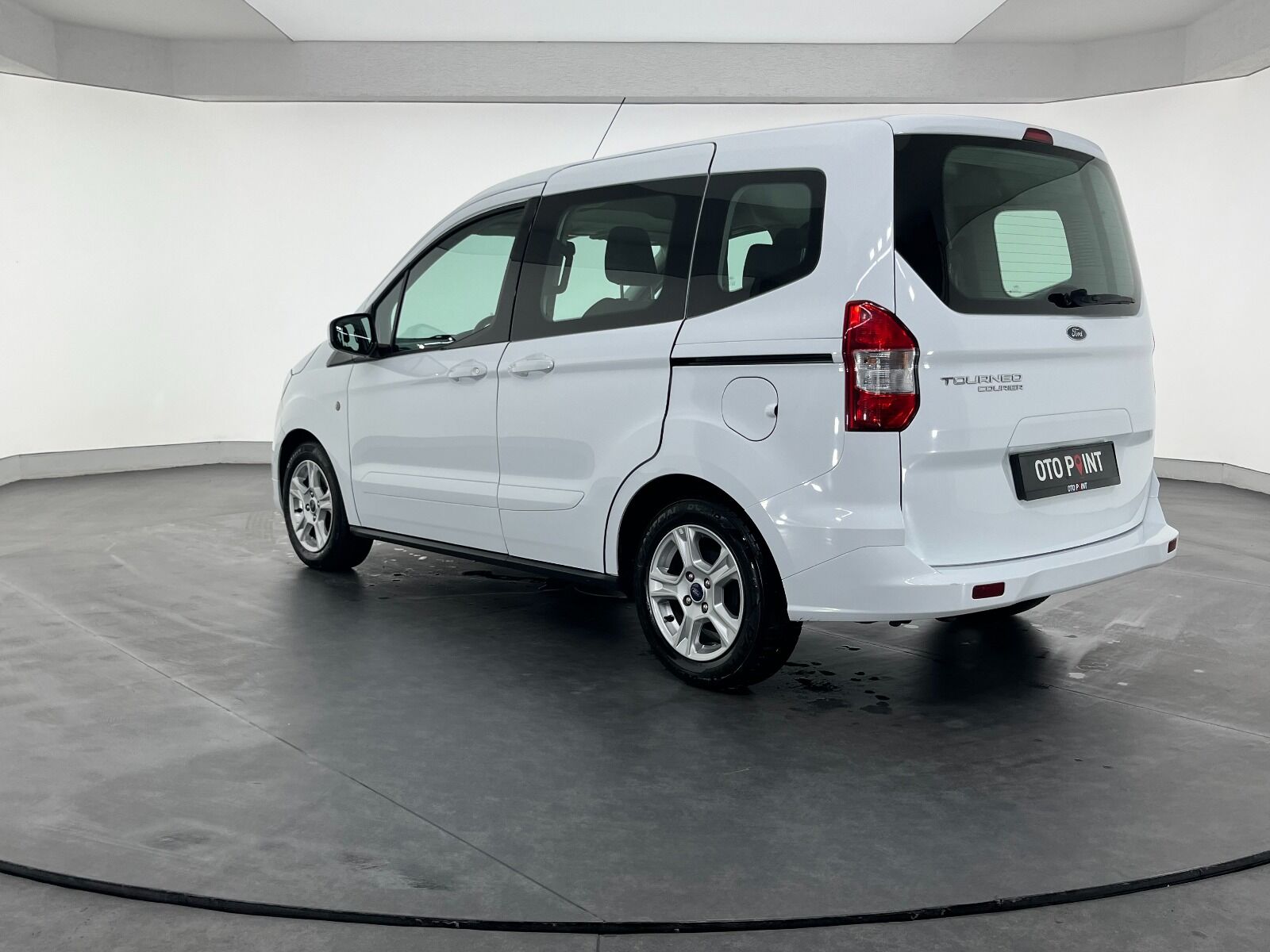 Ford Tourneo Courier 1.5 TDCI Deluxe - 2023 - Detay