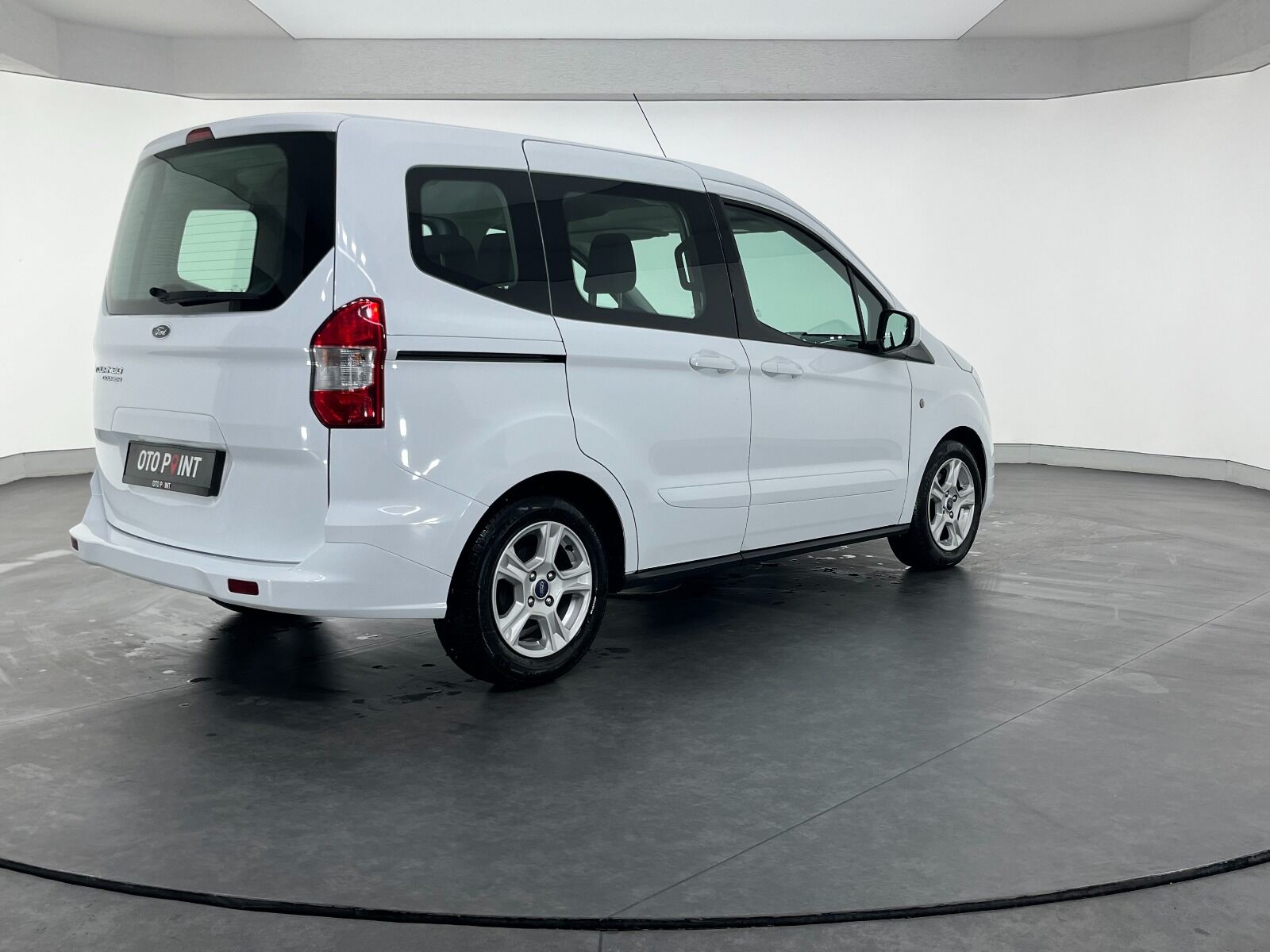 Ford Tourneo Courier 1.5 TDCI Deluxe - 2023 - Detay