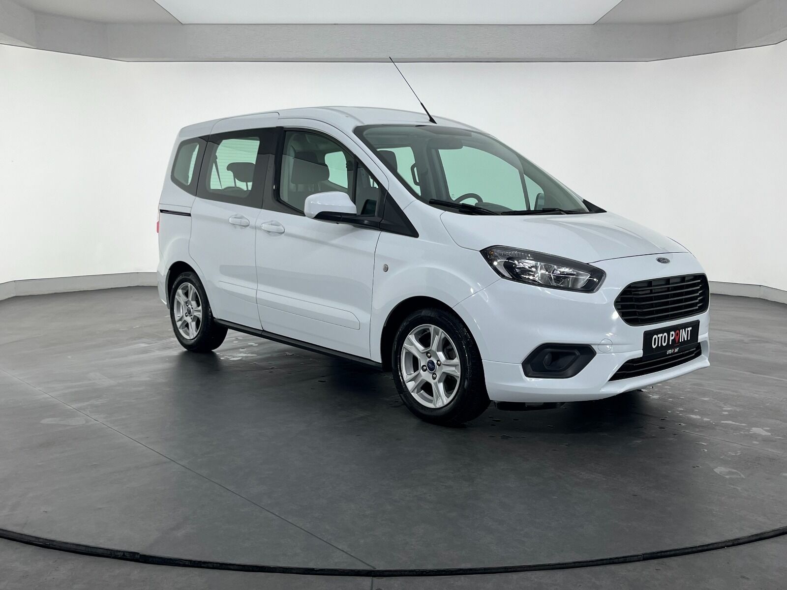 Ford Tourneo Courier 1.5 TDCI Deluxe - 2023 - Detay