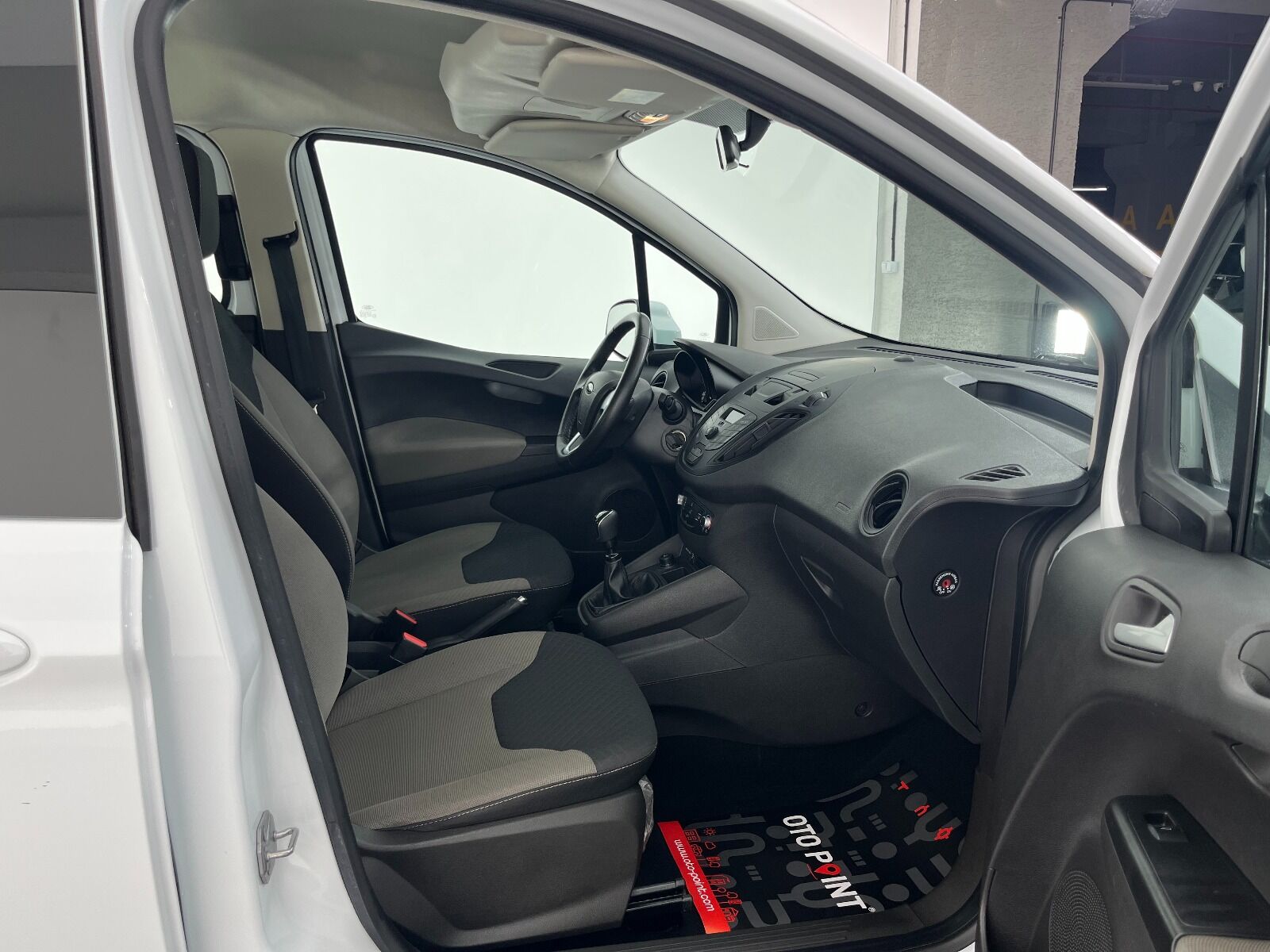 Ford Tourneo Courier 1.5 TDCI Deluxe - 2023 - Detay
