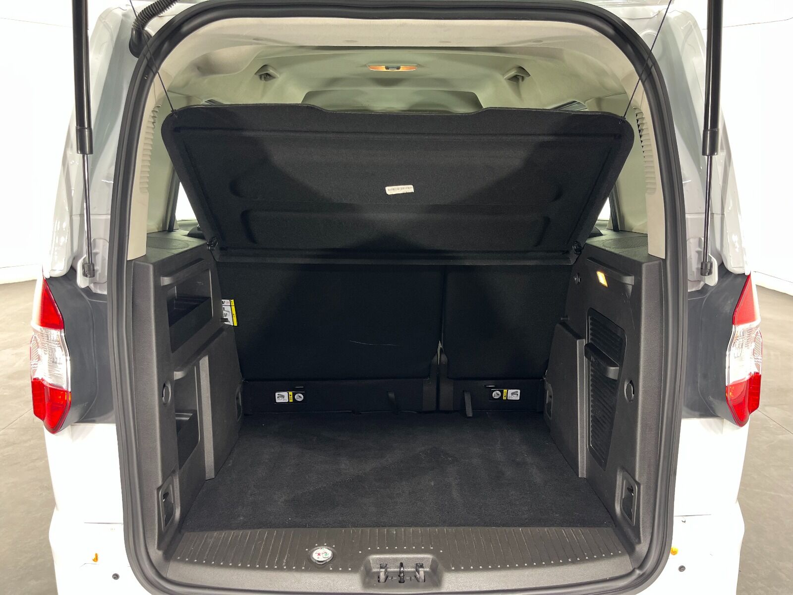 Ford Tourneo Courier 1.5 TDCI Deluxe - 2023 - Detay