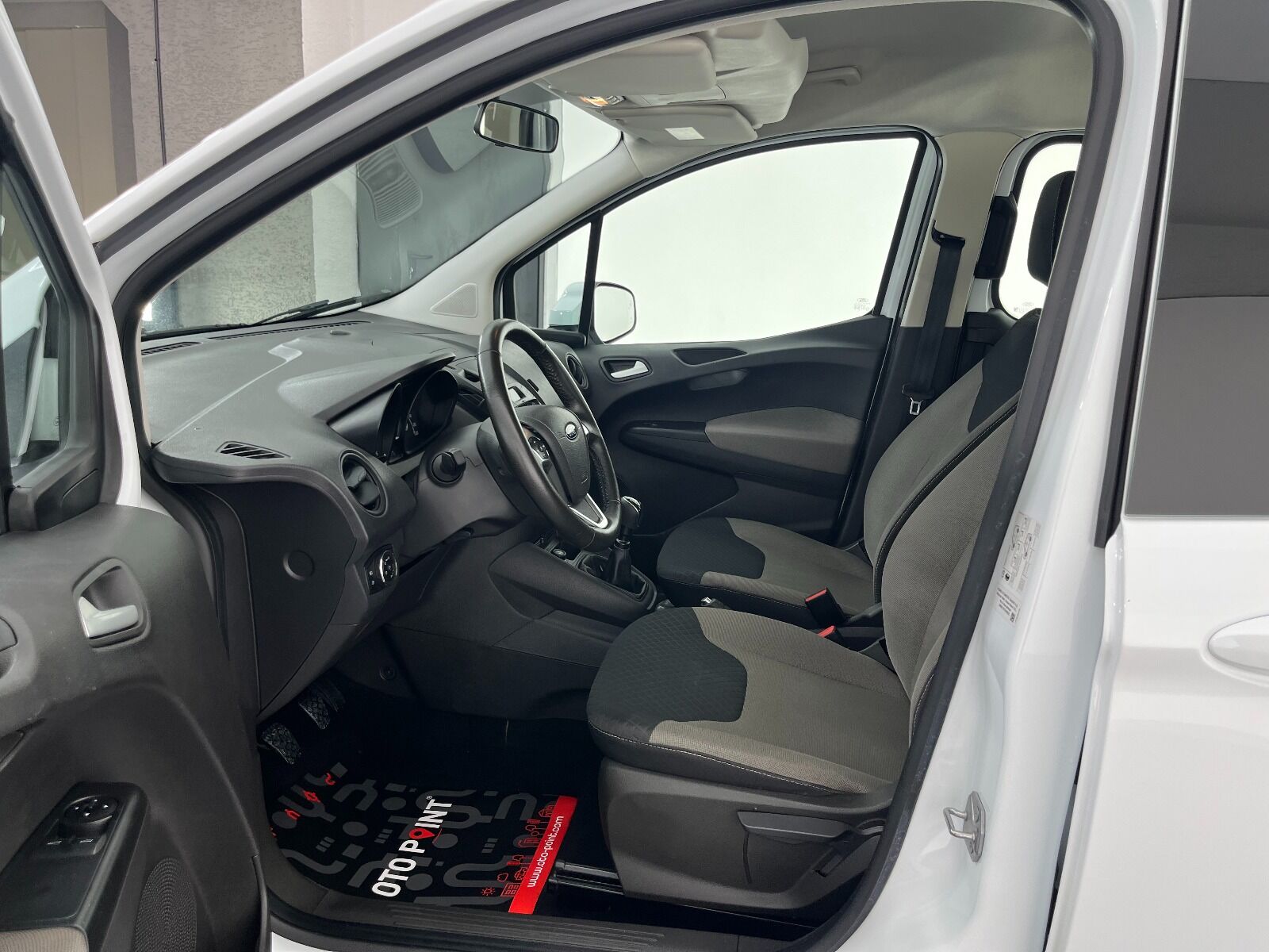 Ford Tourneo Courier 1.5 TDCI Deluxe - 2023 - Detay