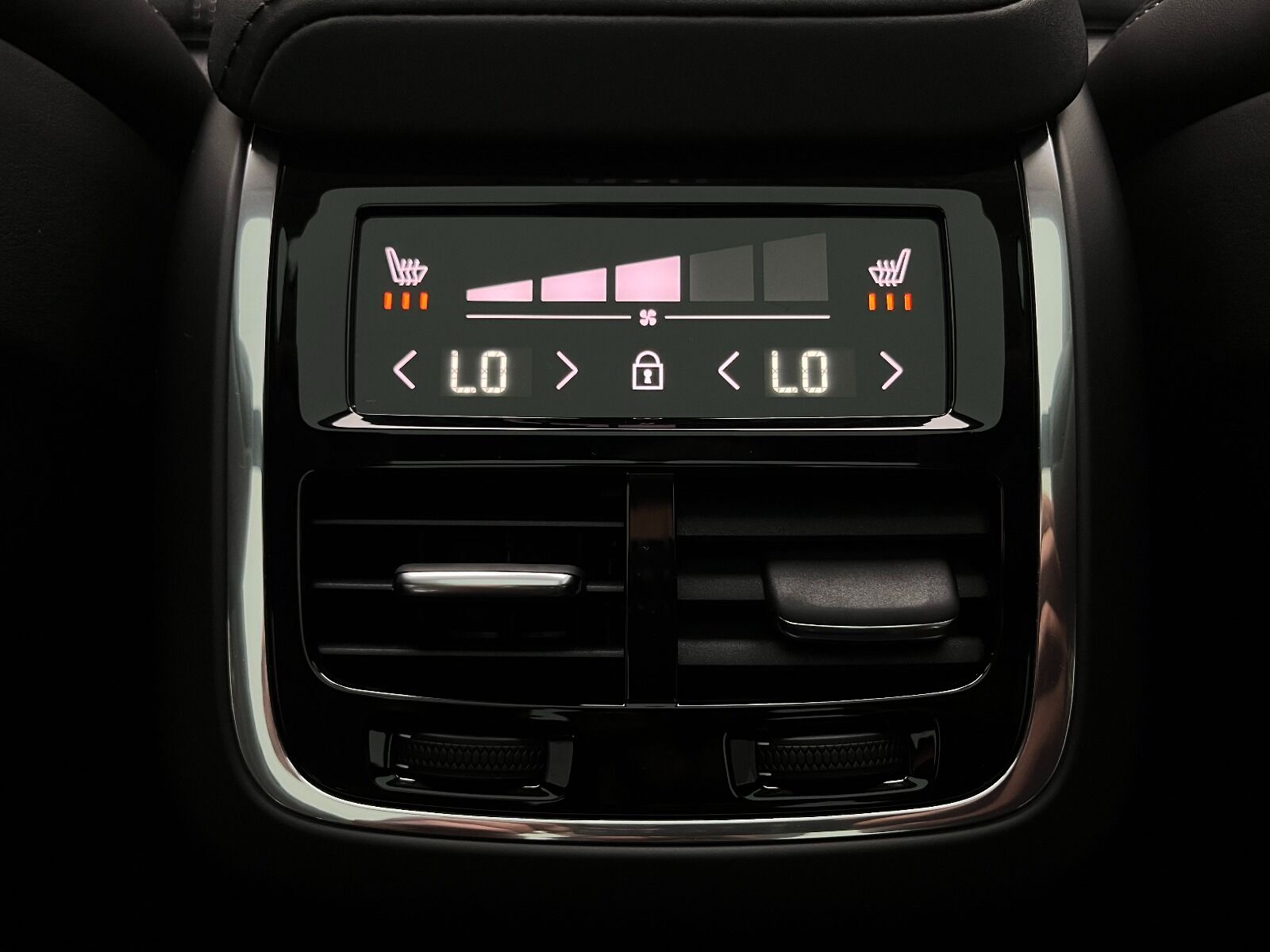 Volvo XC60 2.0 B5 Mild Hybrid Plus Dark AWD - 2025 - Detay