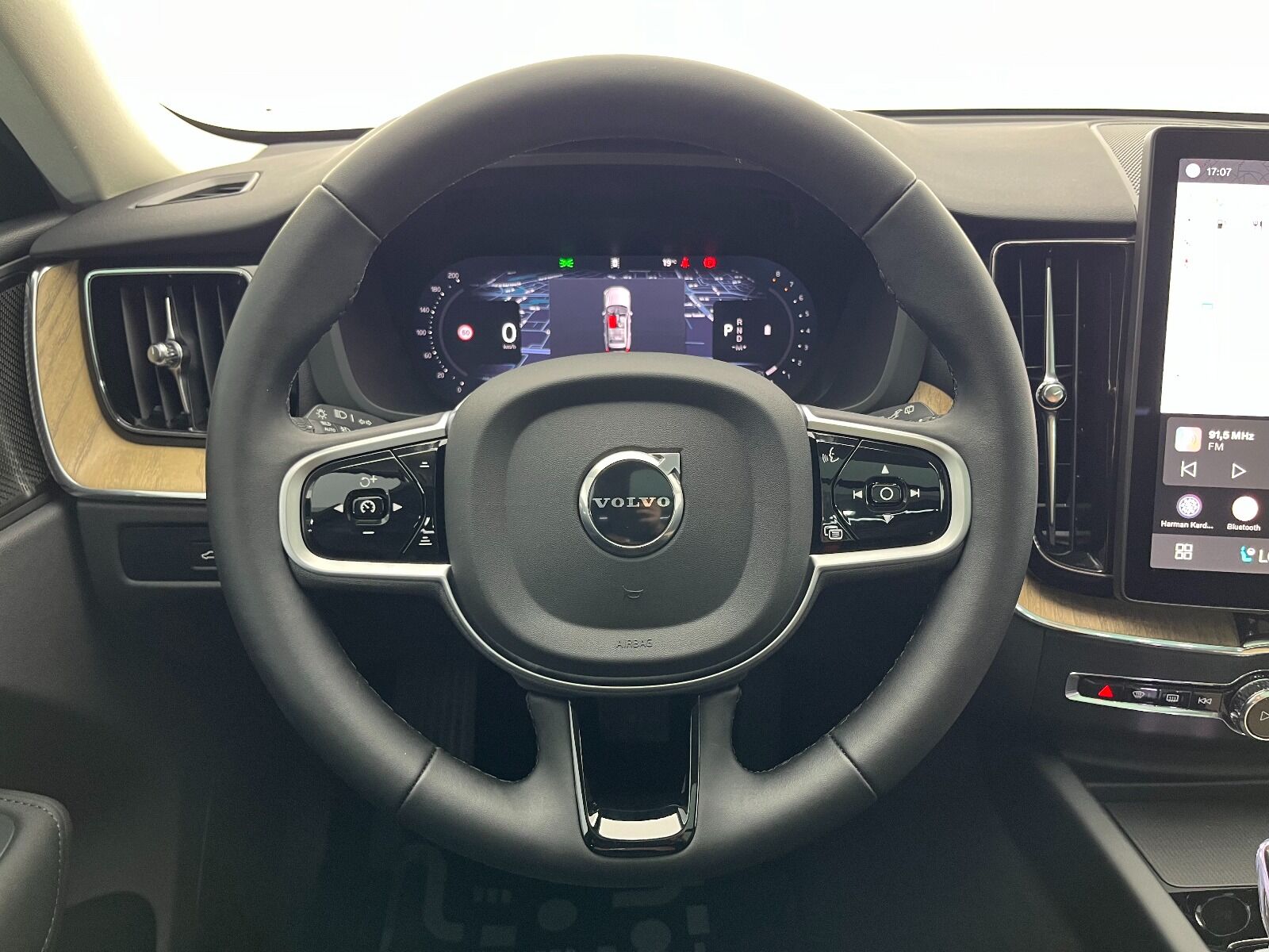 Volvo XC60 2.0 B5 Mild Hybrid Plus Dark AWD - 2025 - Detay