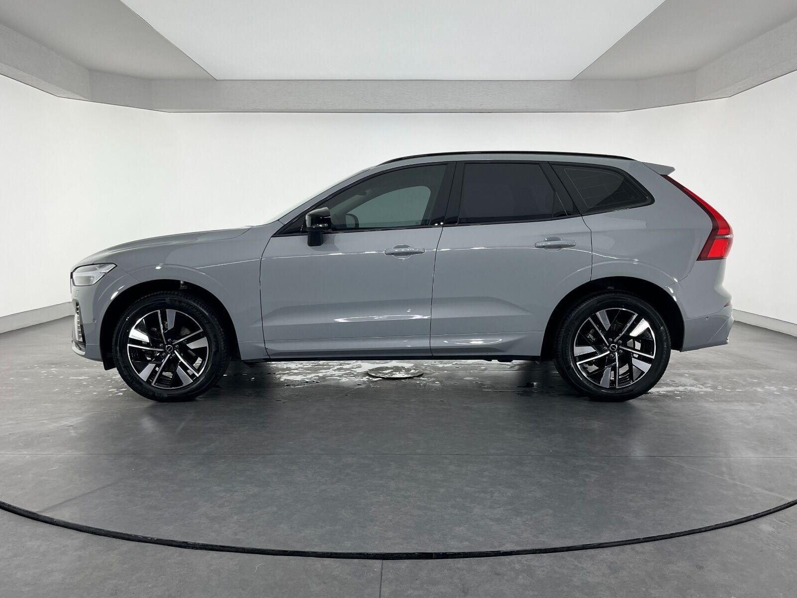 Volvo XC60 2.0 B5 Mild Hybrid Plus Dark AWD - 2025 - Detay