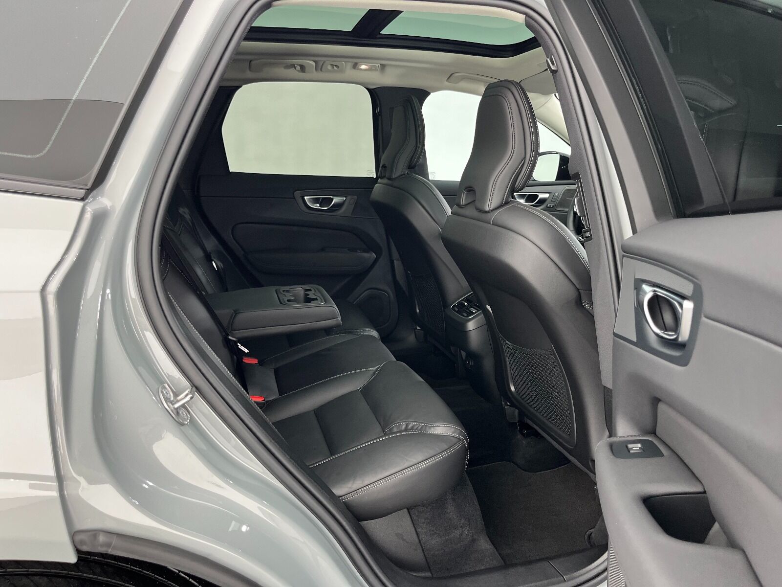 Volvo XC60 2.0 B5 Mild Hybrid Plus Dark AWD - 2025 - Detay
