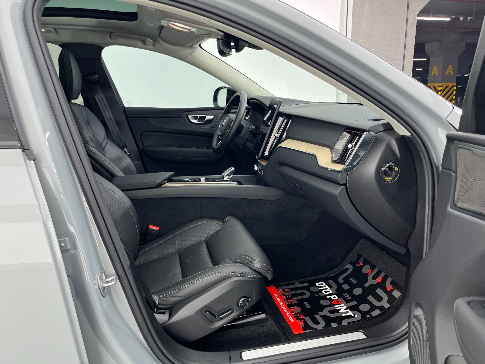 Volvo XC60 2.0 B5 Mild Hybrid Plus Dark AWD - 2025 - Detay