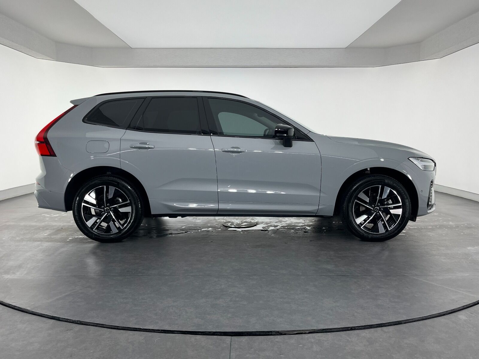Volvo XC60 2.0 B5 Mild Hybrid Plus Dark AWD - 2025 - Detay