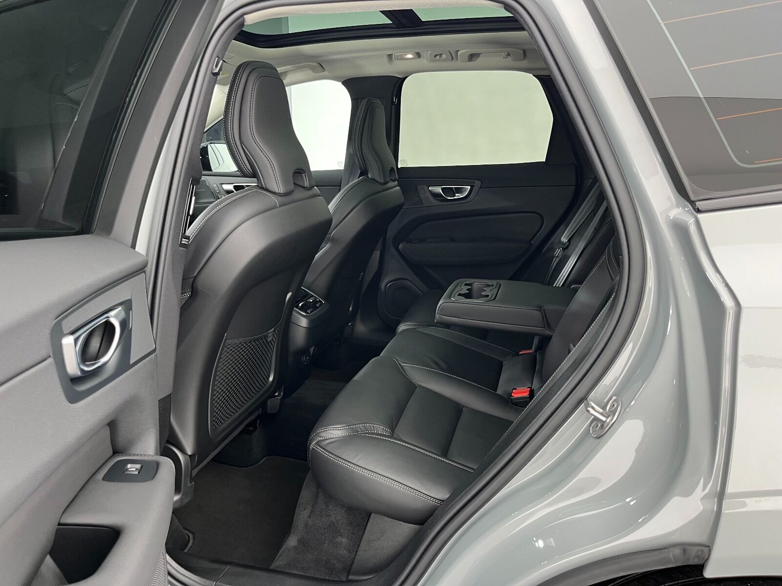 Volvo XC60 2.0 B5 Mild Hybrid Plus Dark AWD - 2025 - Detay