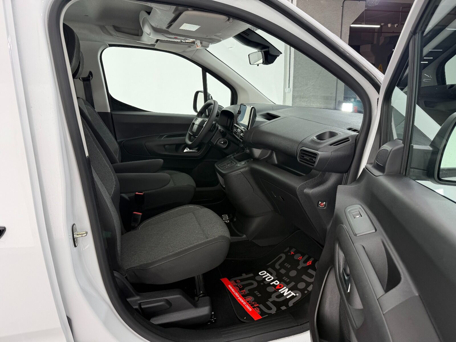 Opel Combo 1.5 D Essential - 2026 - Detay