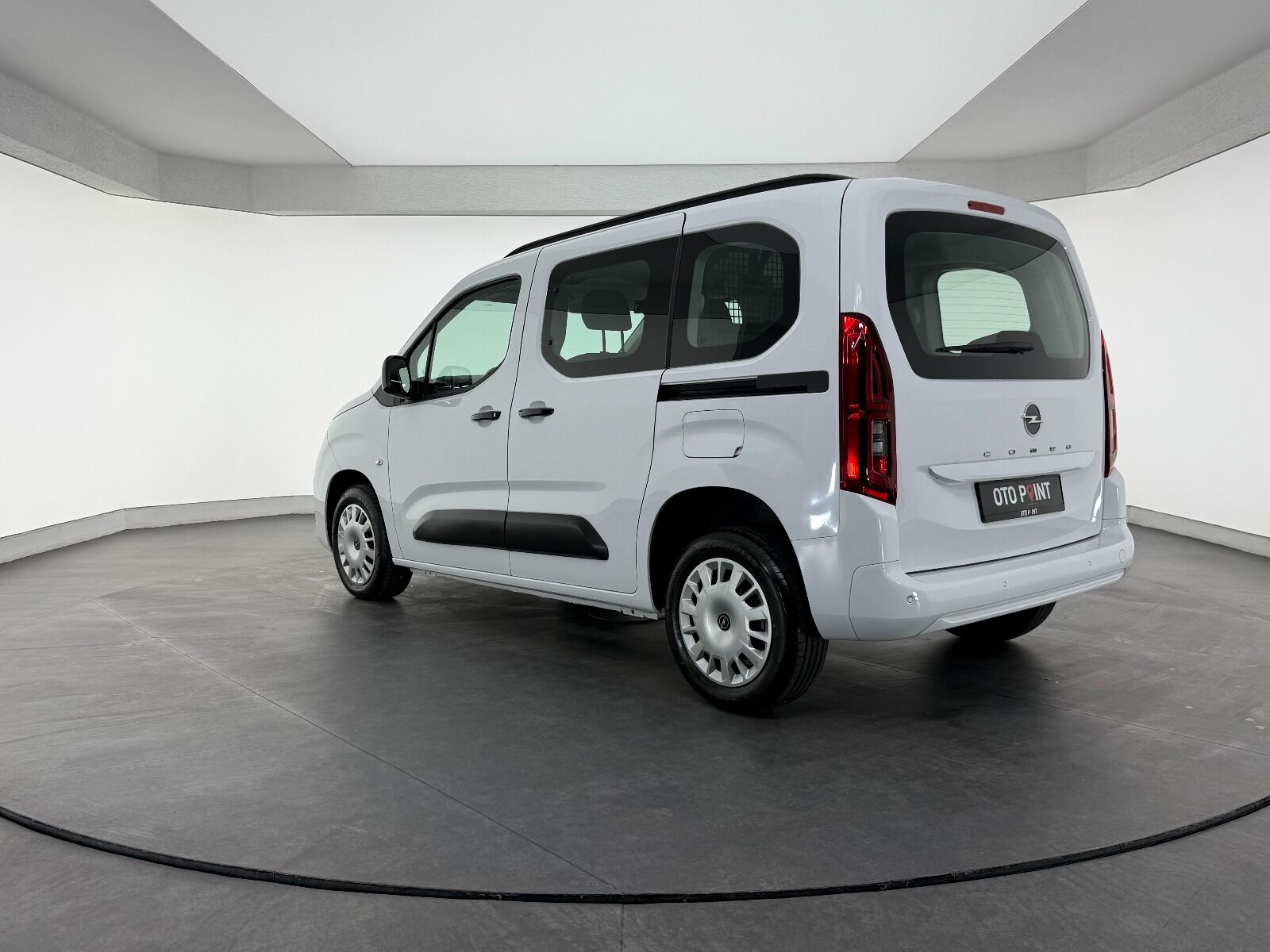 Opel Combo 1.5 D Essential - 2026 - Detay