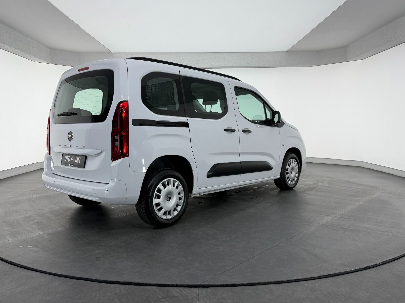Opel Combo 1.5 D Essential - 2026 - Detay