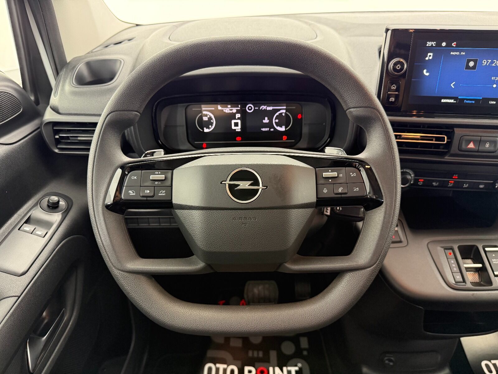 Opel Combo 1.5 D Essential - 2026 - Detay