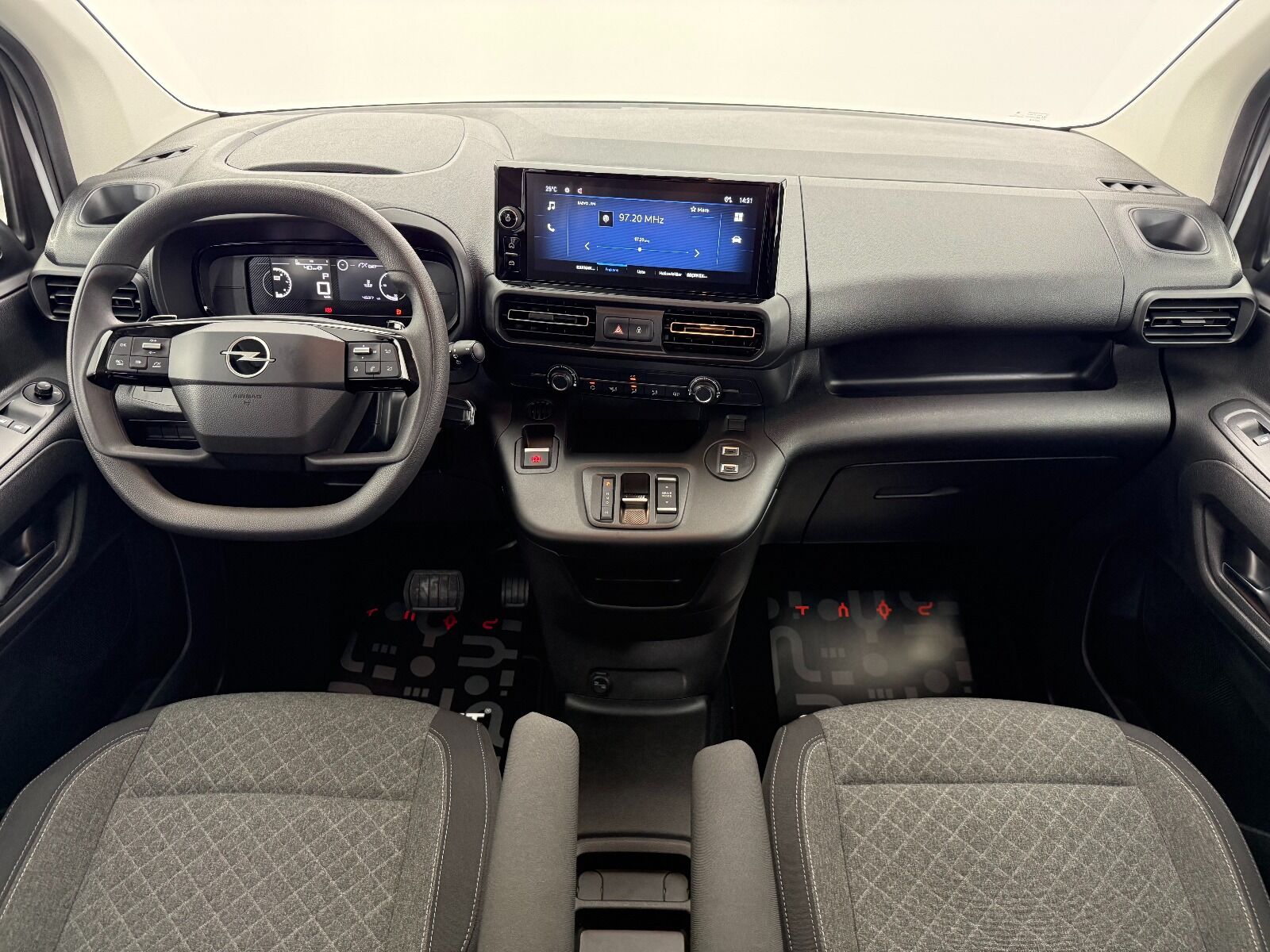 Opel Combo 1.5 D Essential - 2026 - Detay