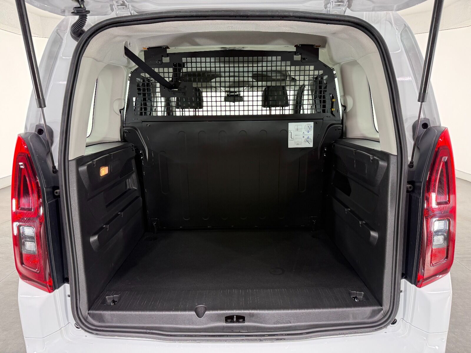 Opel Combo 1.5 D Essential - 2026 - Detay