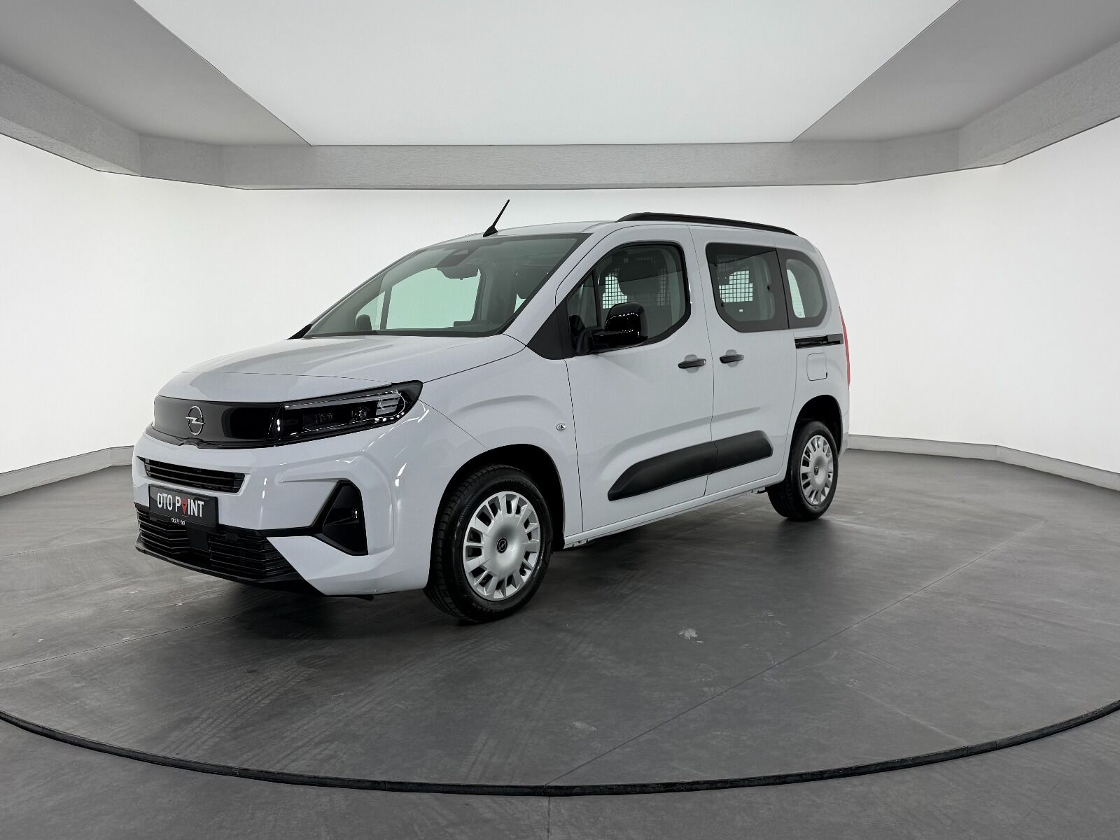 Opel Combo 1.5 D Essential - 2026 - Detay