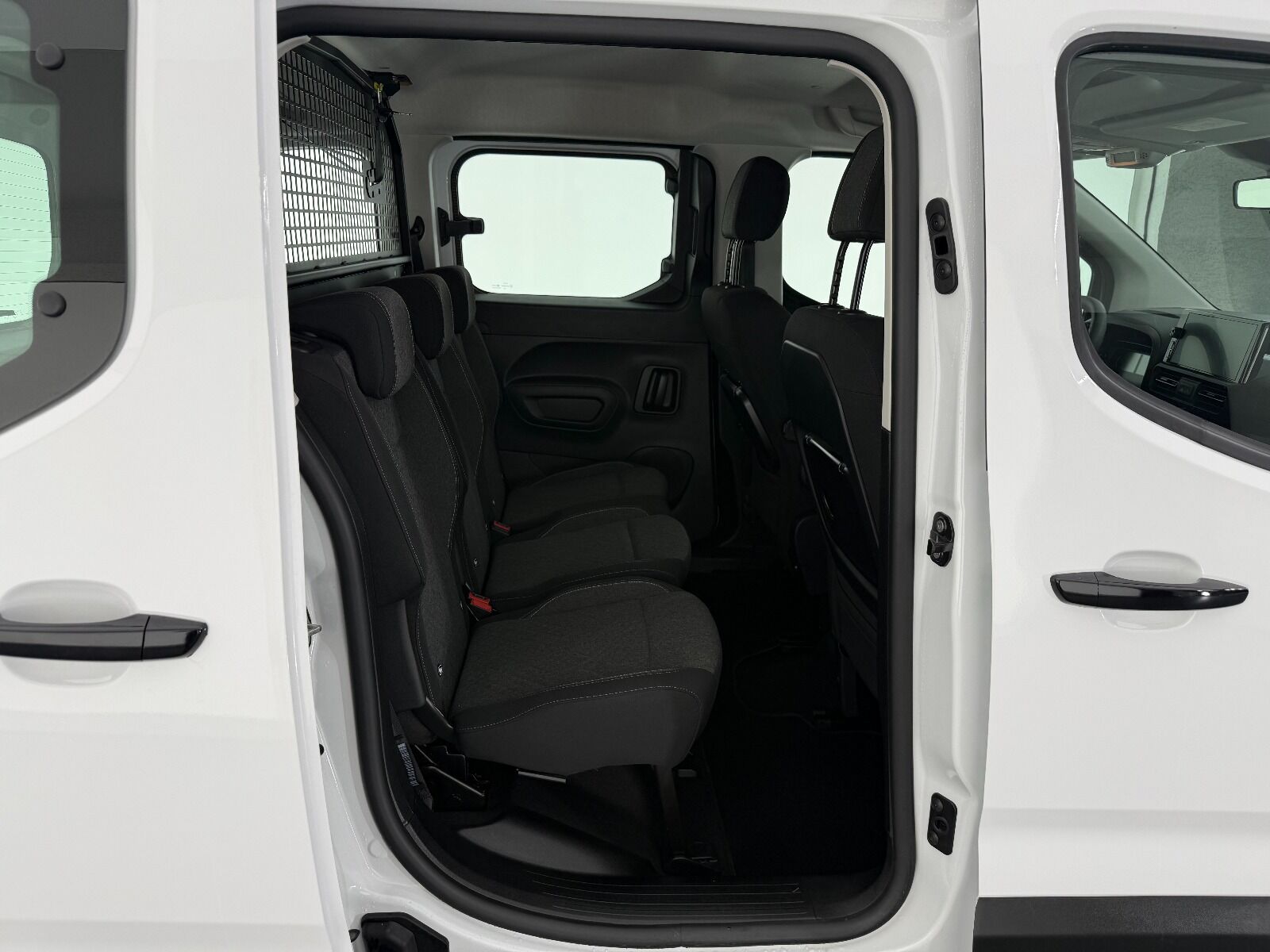 Opel Combo 1.5 D Essential - 2026 - Detay