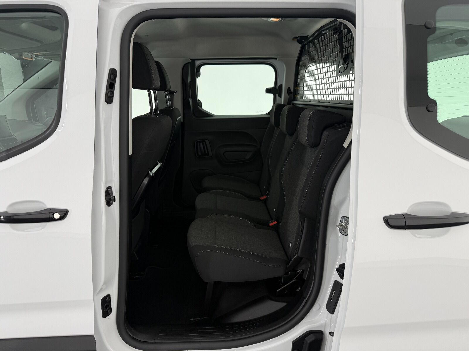 Opel Combo 1.5 D Essential - 2026 - Detay