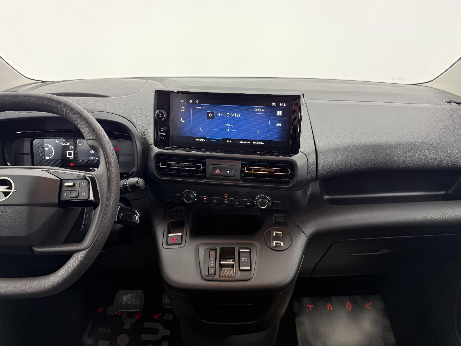 Opel Combo 1.5 D Essential - 2026 - Detay