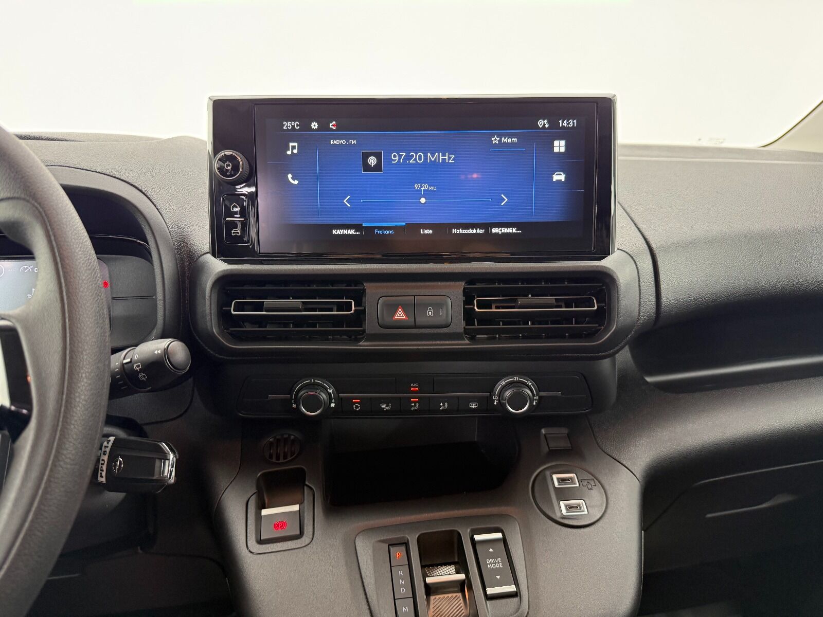 Opel Combo 1.5 D Essential - 2026 - Detay