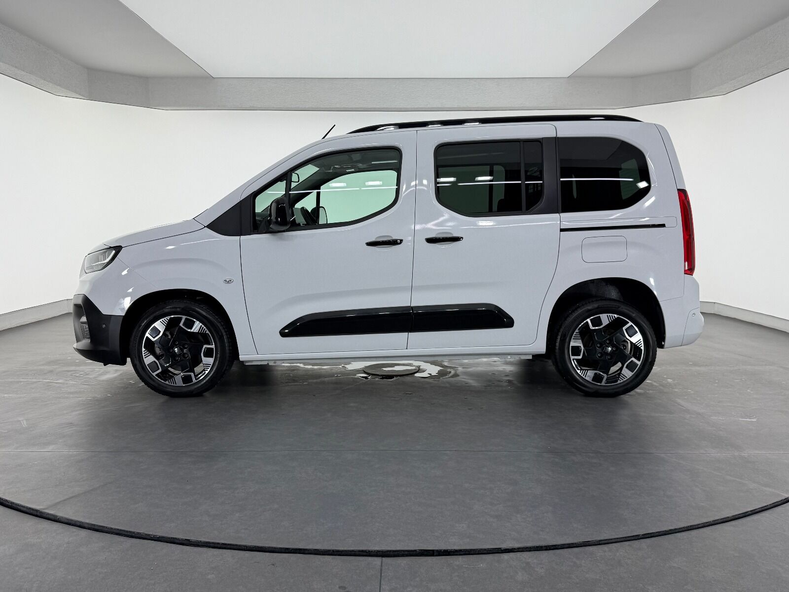 Fiat Doblo Combi 1.5 BlueHDİ Premio Plus - 2025 - Detay