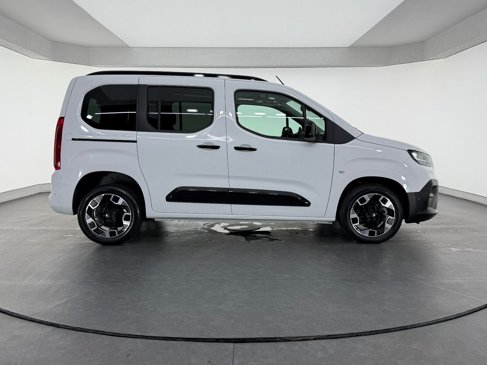 Fiat Doblo Combi 1.5 BlueHDİ Premio Plus - 2025 - Detay