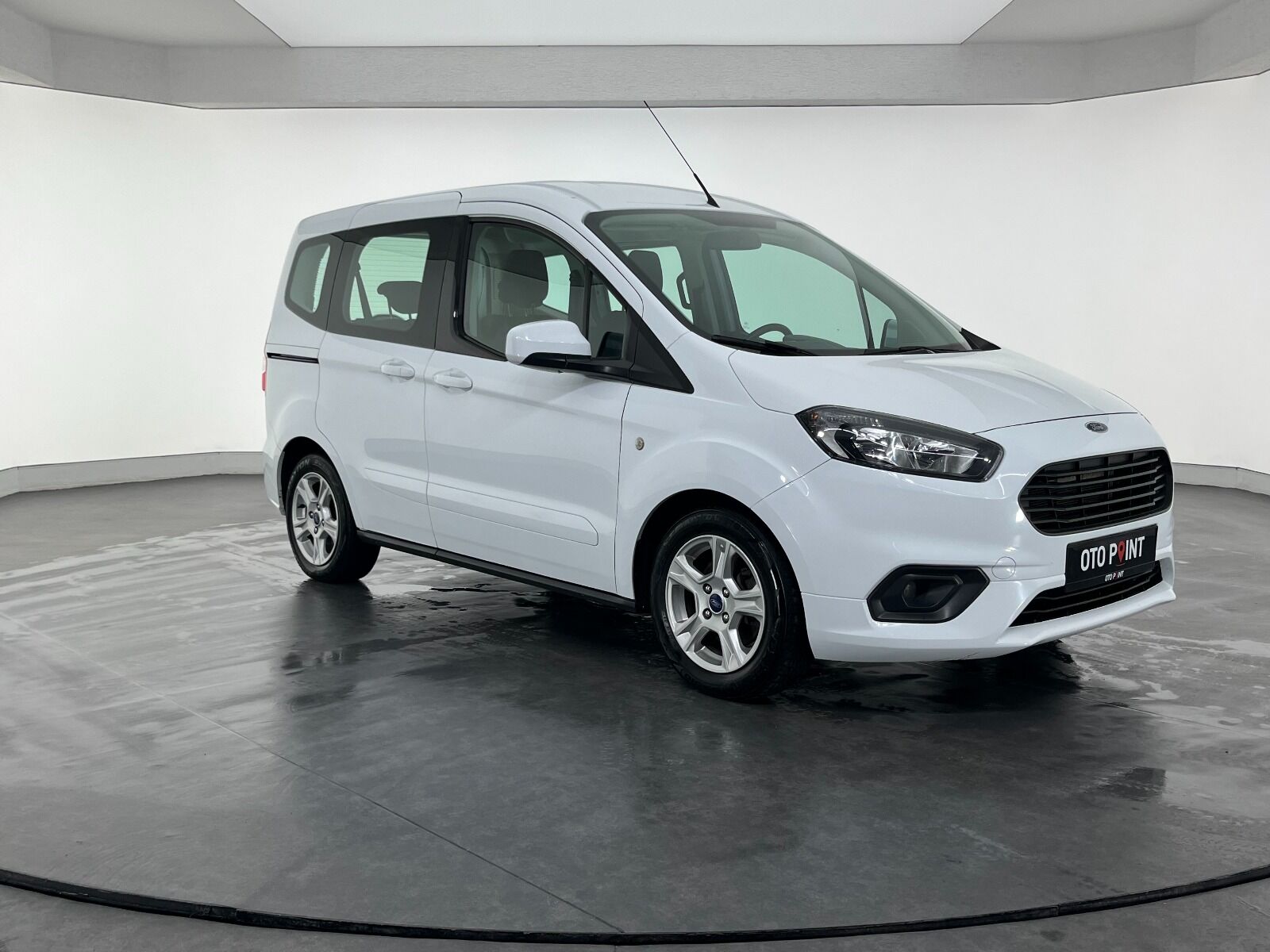 Ford Tourneo Courier 1.5 TDCI Deluxe - 2023 - Detay