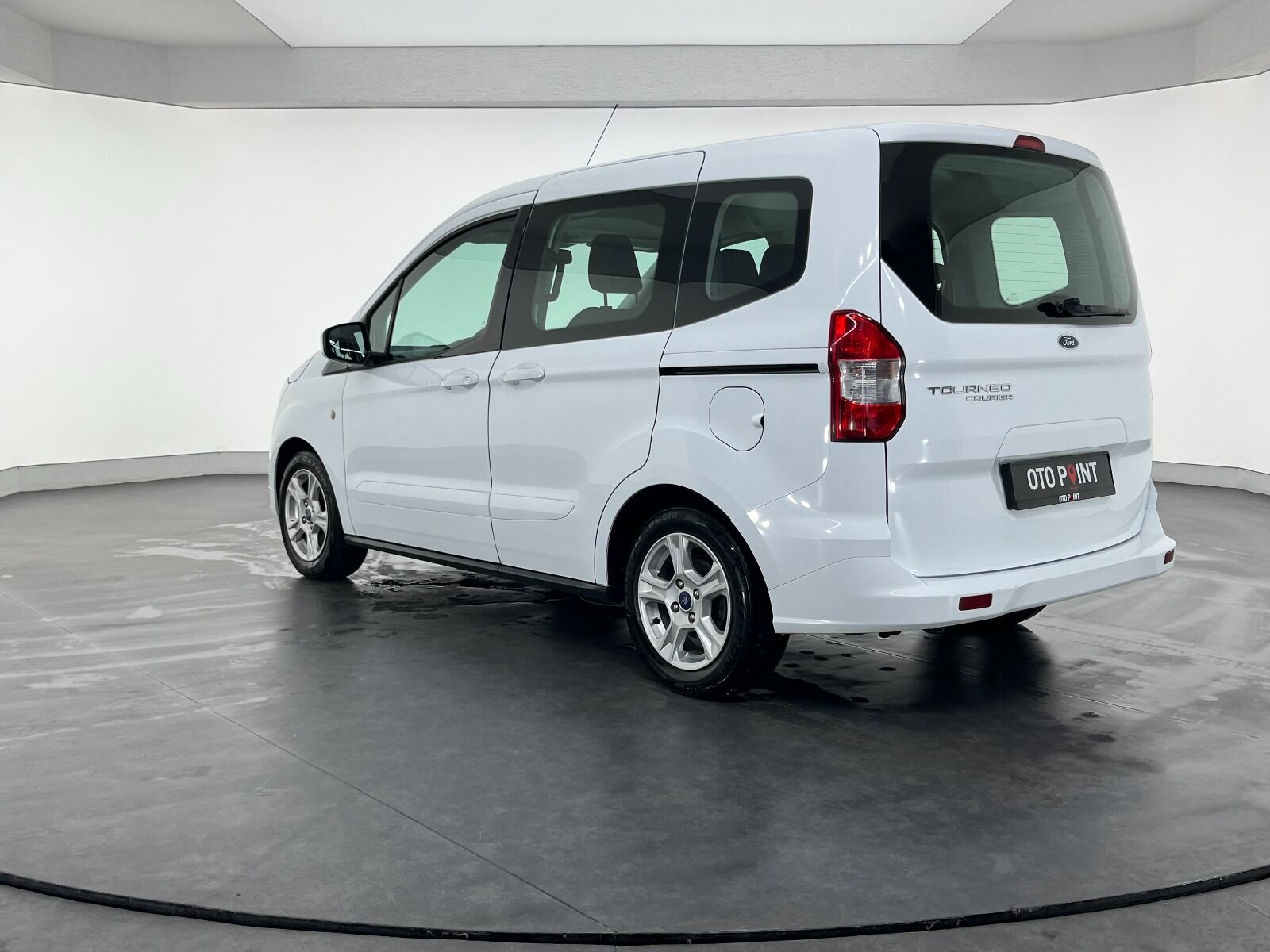 Ford Tourneo Courier 1.5 TDCI Deluxe - 2023 - Detay