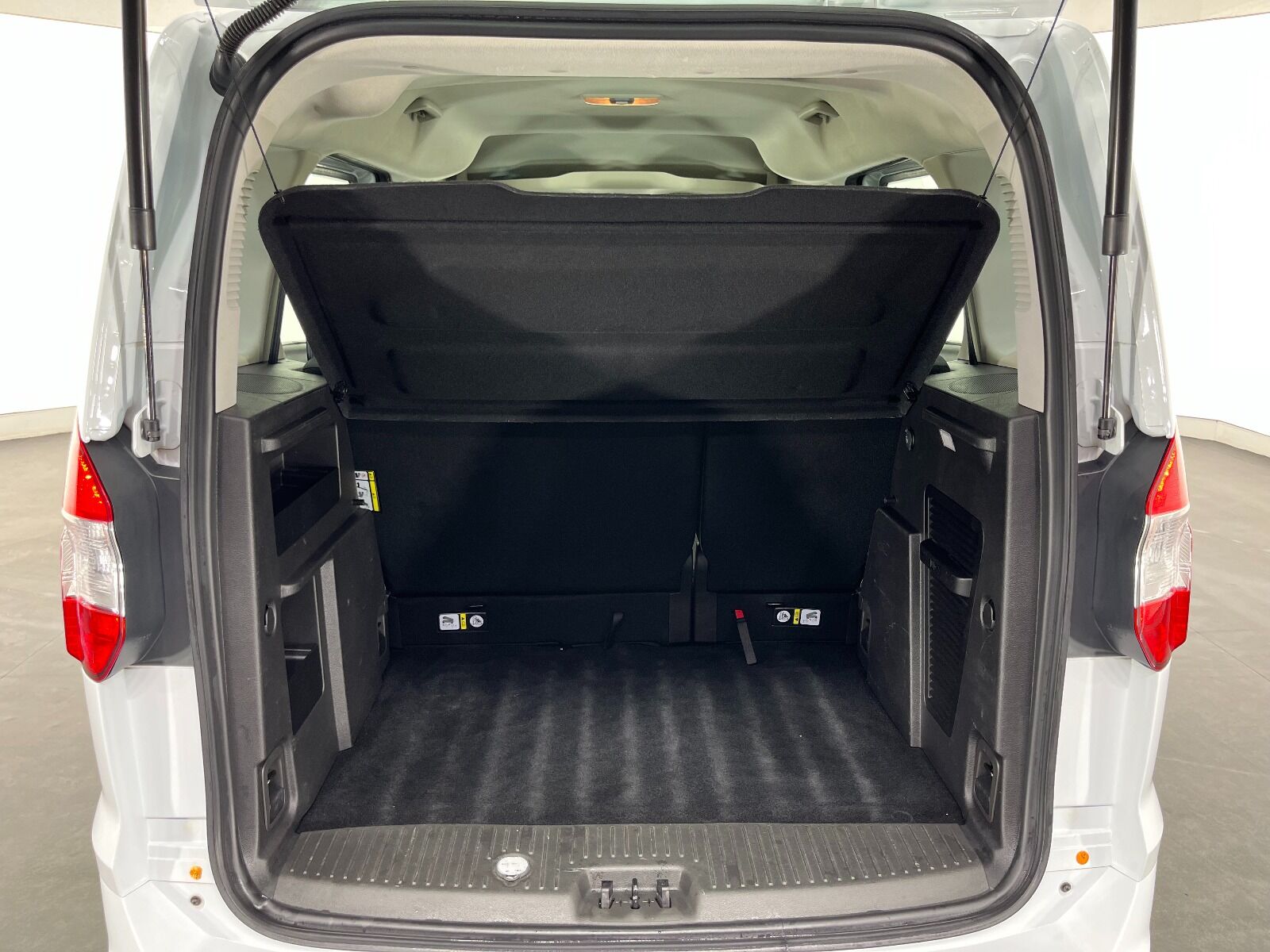 Ford Tourneo Courier 1.5 TDCI Deluxe - 2023 - Detay