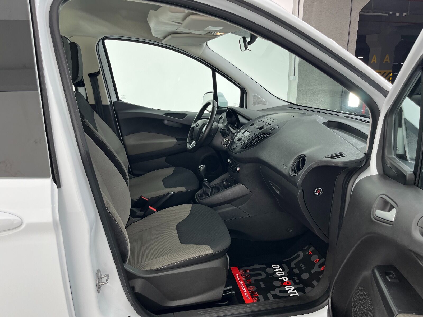 Ford Tourneo Courier 1.5 TDCI Deluxe - 2023 - Detay