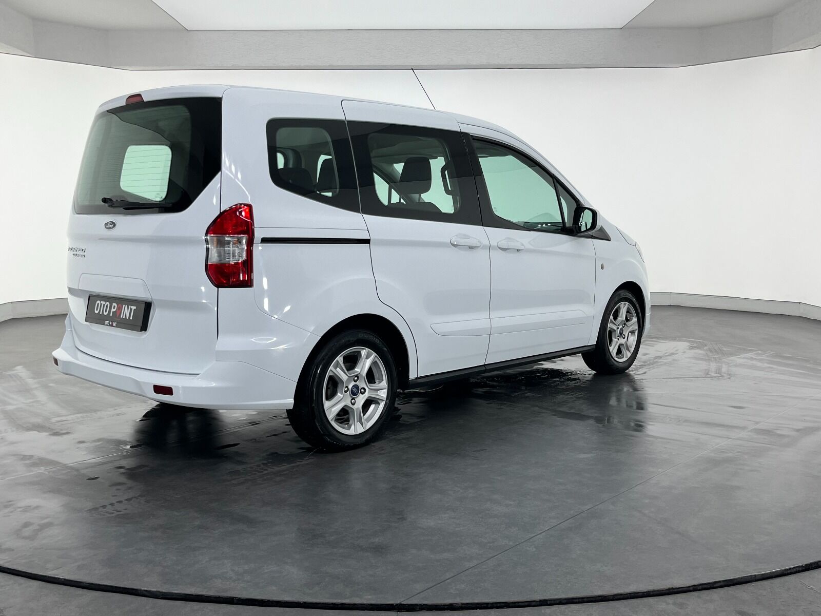 Ford Tourneo Courier 1.5 TDCI Deluxe - 2023 - Detay