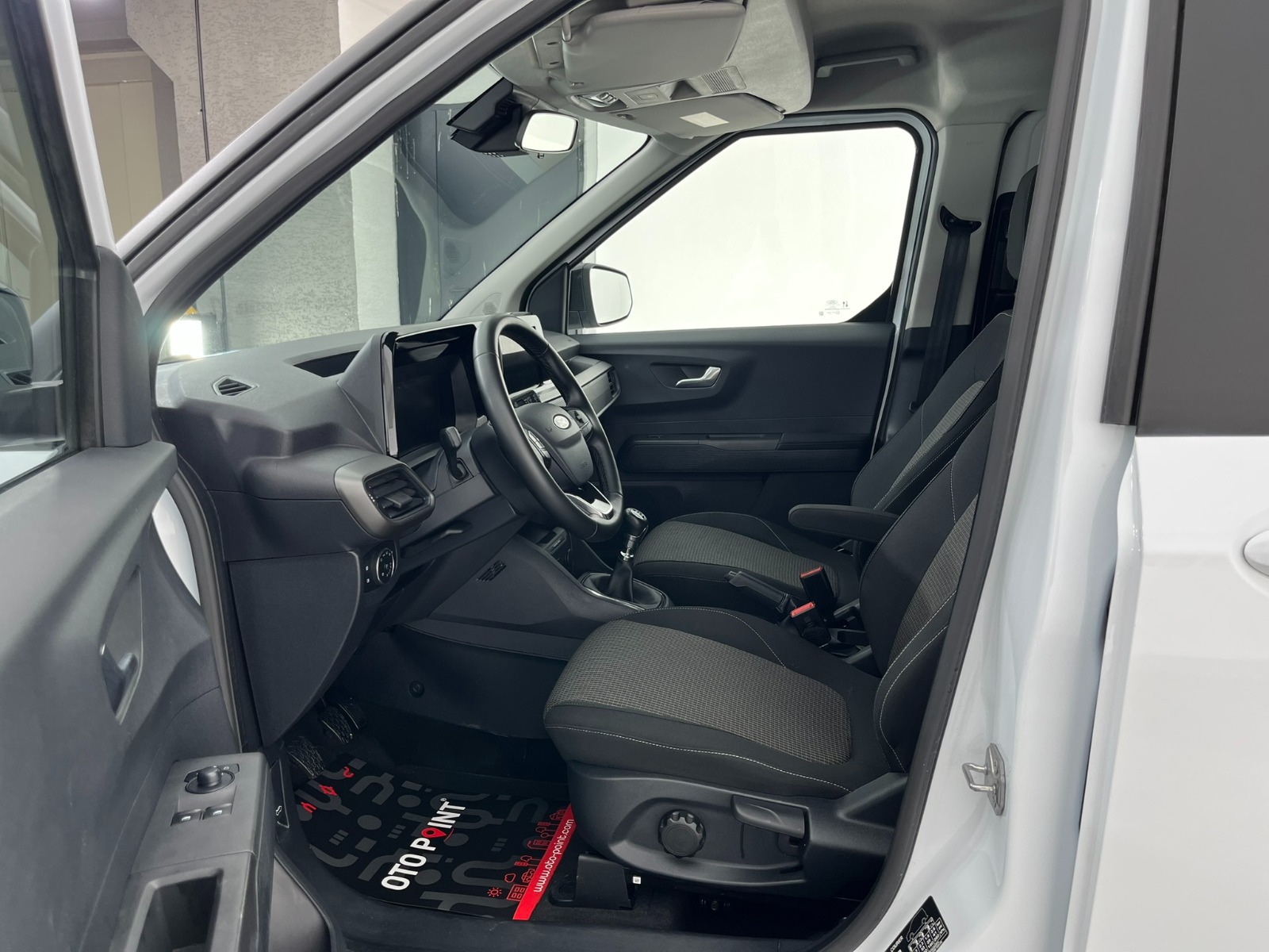 Ford Tourneo Courier Kombi 1.5 EcoBlue Deluxe - 2025 - Detay