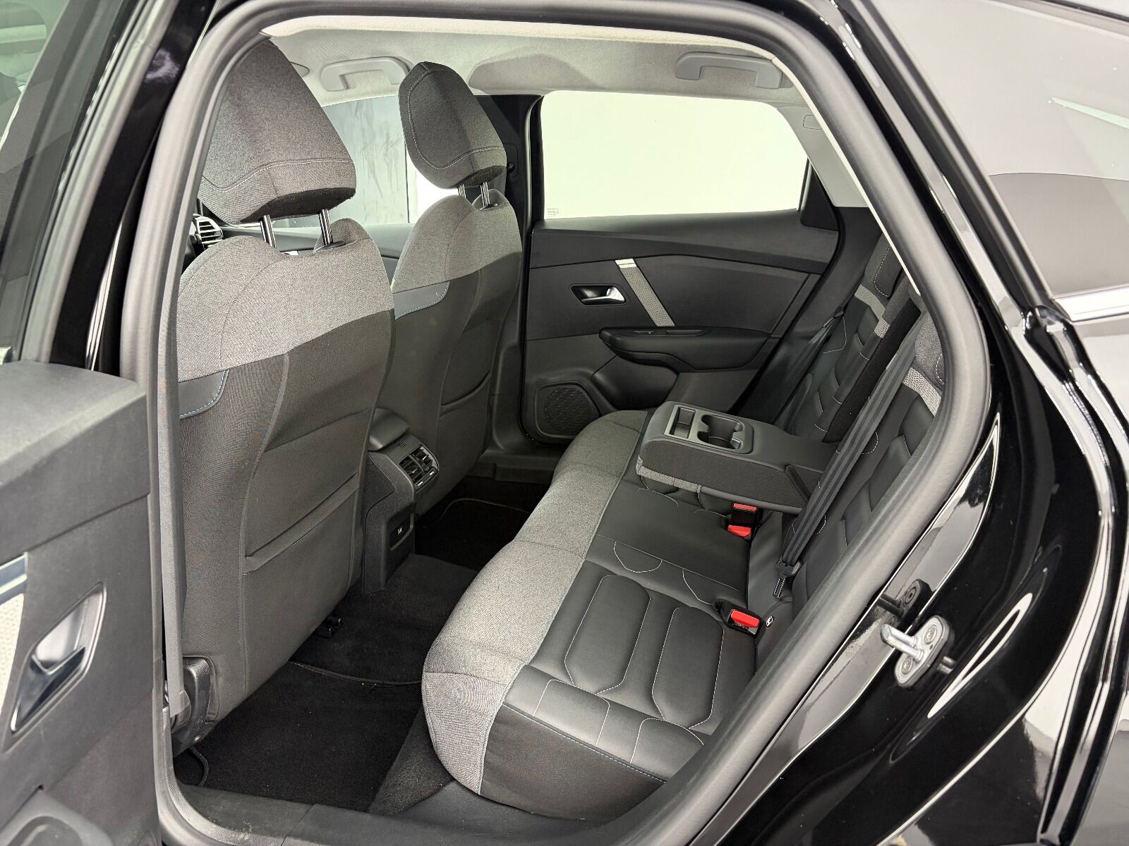 Citroen C4 X 1.2 Puretech Shine EAT8 - 2024 - Detay