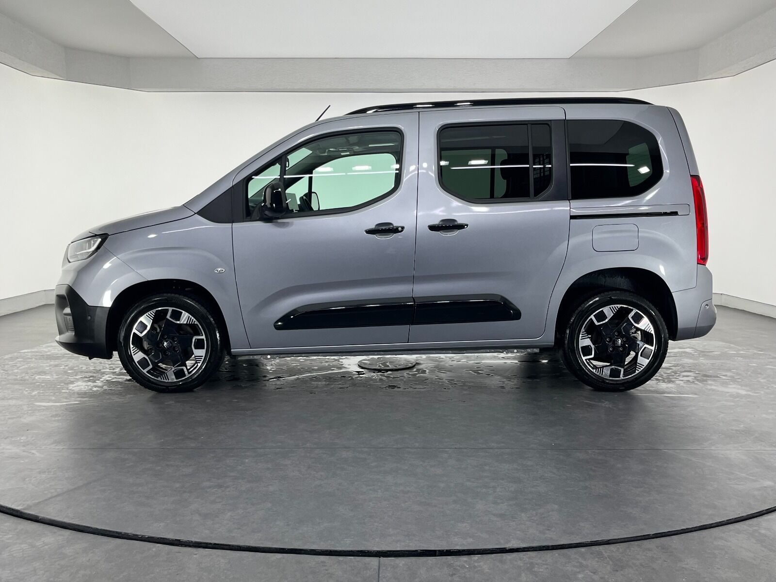 Fiat Doblo Combi 1.5 BlueHDI Premio Plus Otomatik - 2025 - Detay