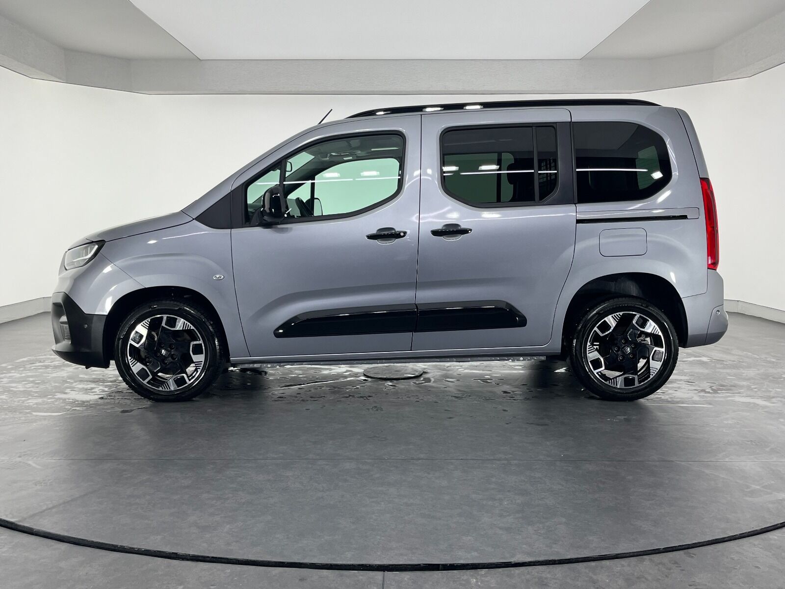 Fiat Doblo Combi 1.5 BlueHDI Premio Plus Otomatik - 2025 - Detay