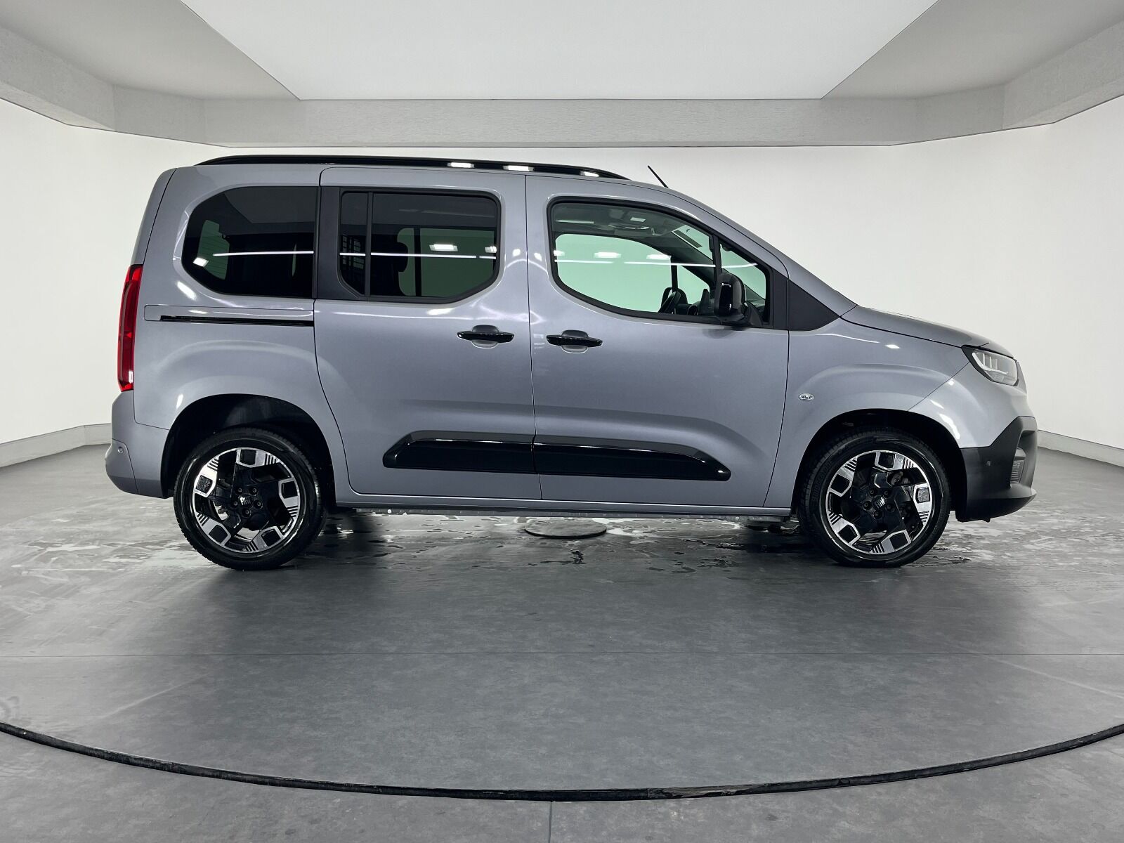 Fiat Doblo Combi 1.5 BlueHDI Premio Plus Otomatik - 2025 - Detay