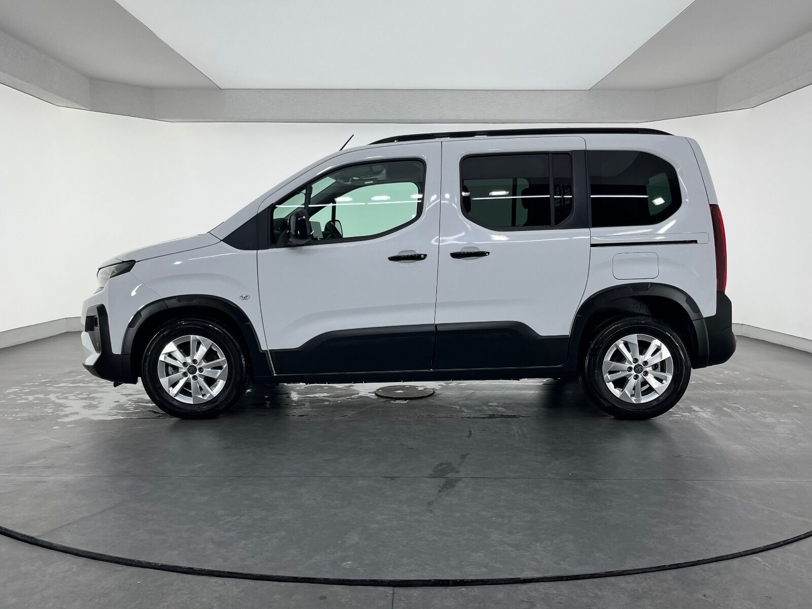 Peugeot Rifter 1.5 BlueHDI Allure EAT8 - 2025 - Detay