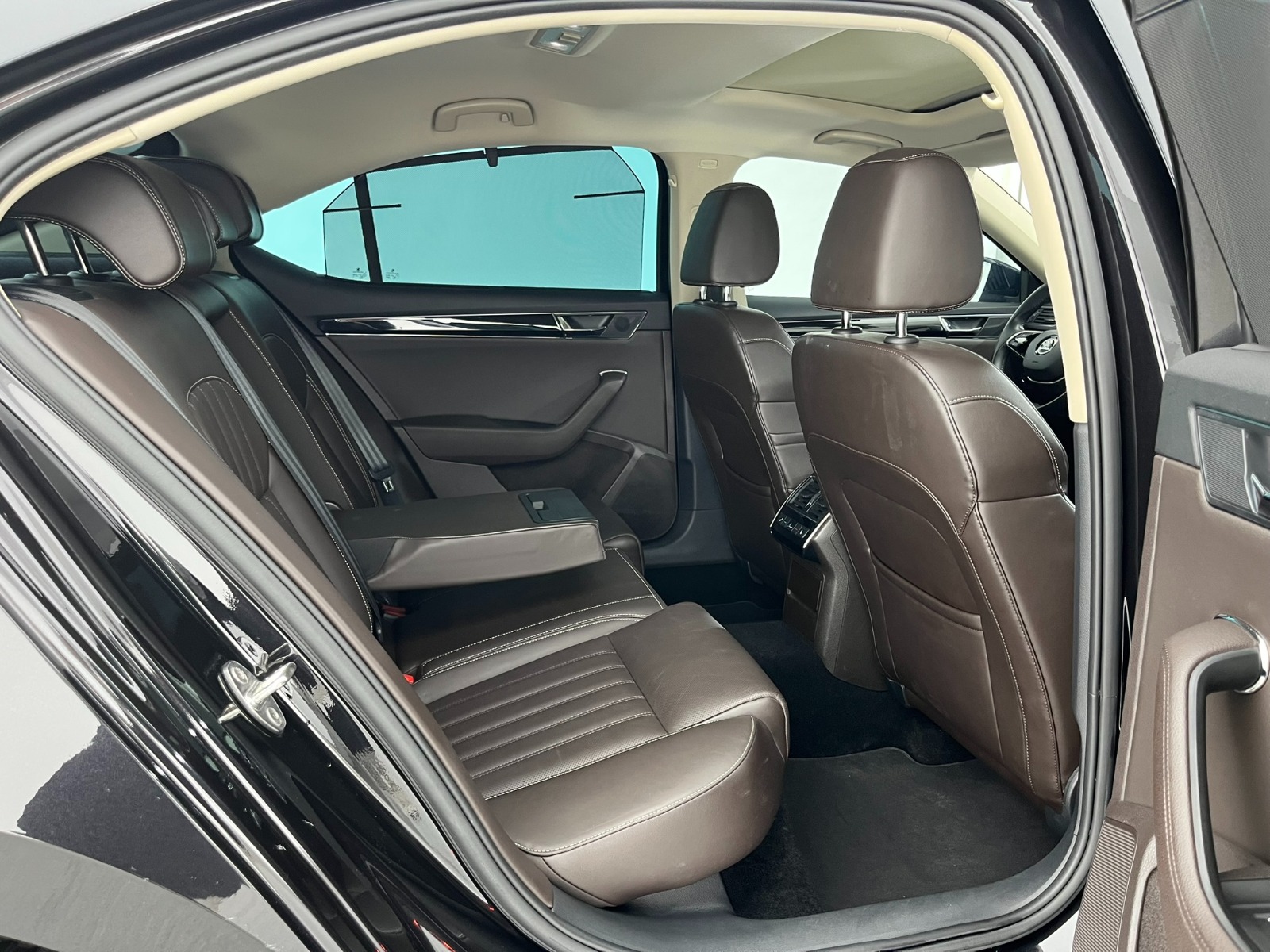 Skoda Superb Sedan 2.0 TDI SCR 4x4 L&K Crystal DSG - 2020 - Detay