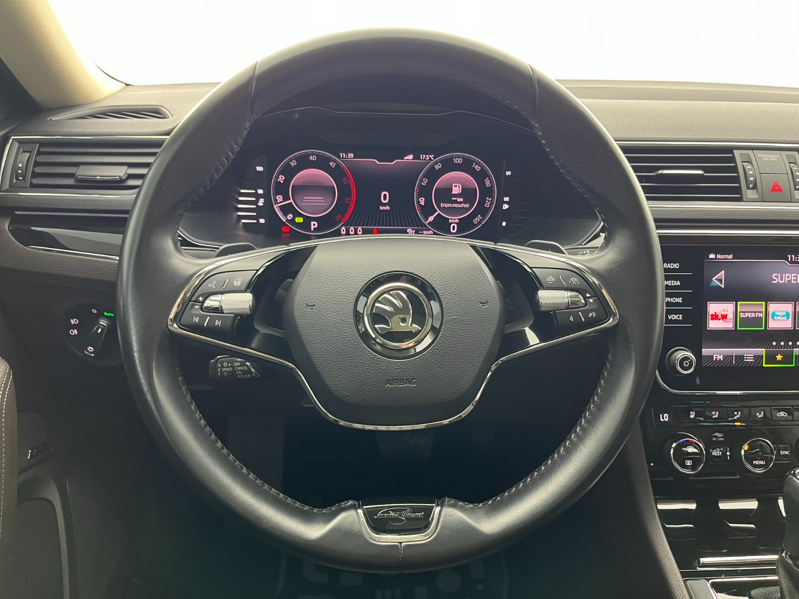 Skoda Superb Sedan 2.0 TDI SCR 4x4 L&K Crystal DSG - 2020 - Detay