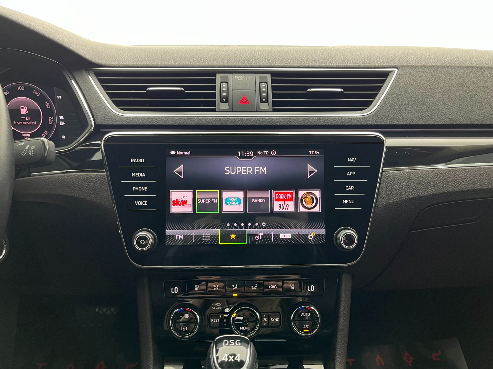 Skoda Superb Sedan 2.0 TDI SCR 4x4 L&K Crystal DSG - 2020 - Detay