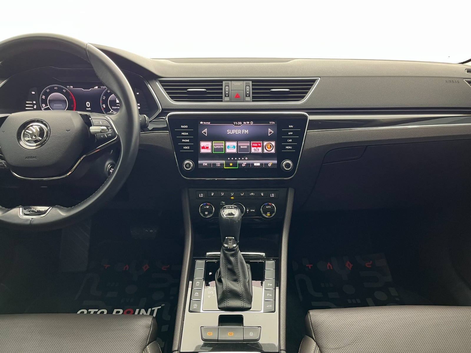 Skoda Superb Sedan 2.0 TDI SCR 4x4 L&K Crystal DSG - 2020 - Detay