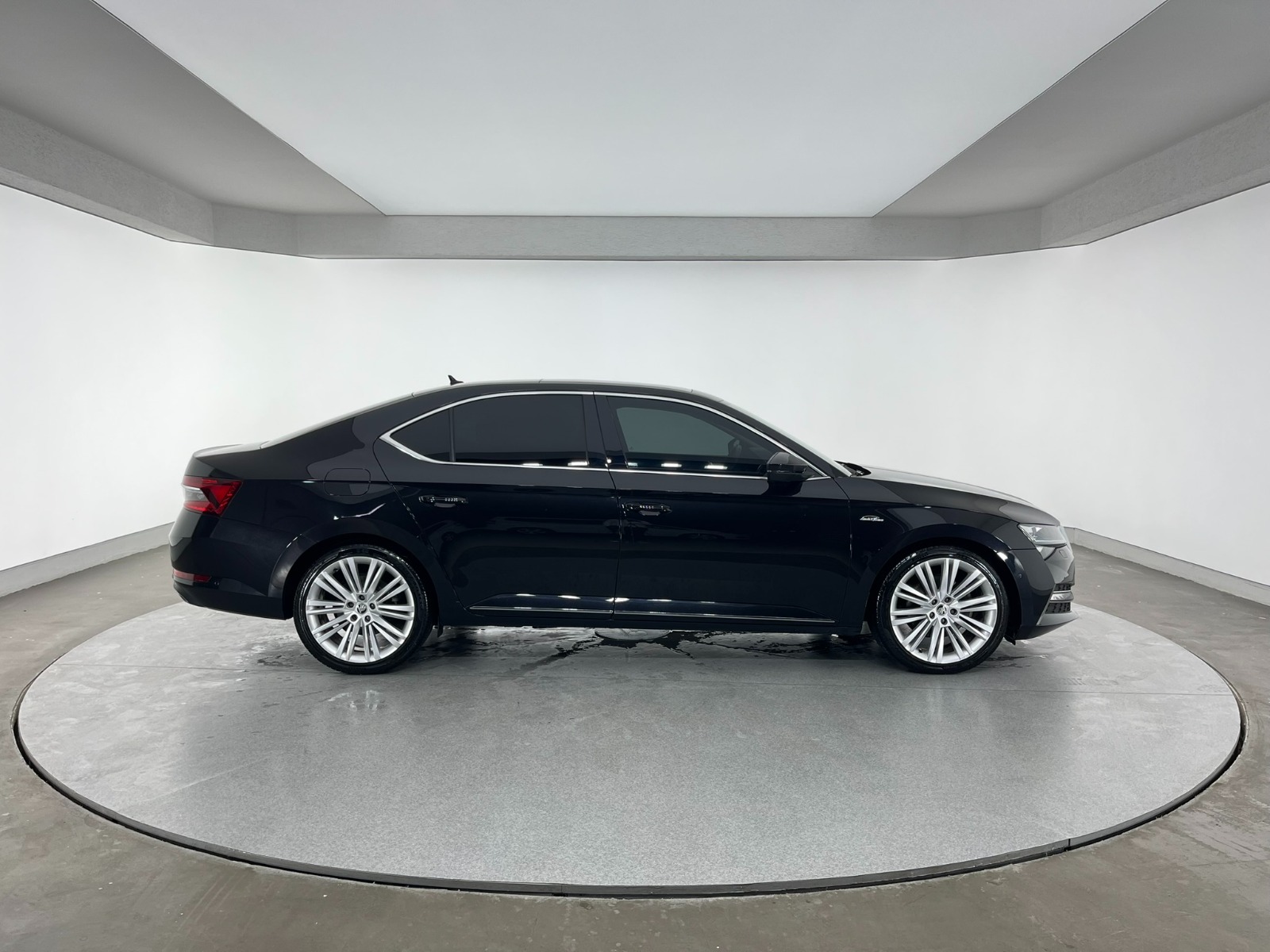 Skoda Superb Sedan 2.0 TDI SCR 4x4 L&K Crystal DSG - 2020 - Detay