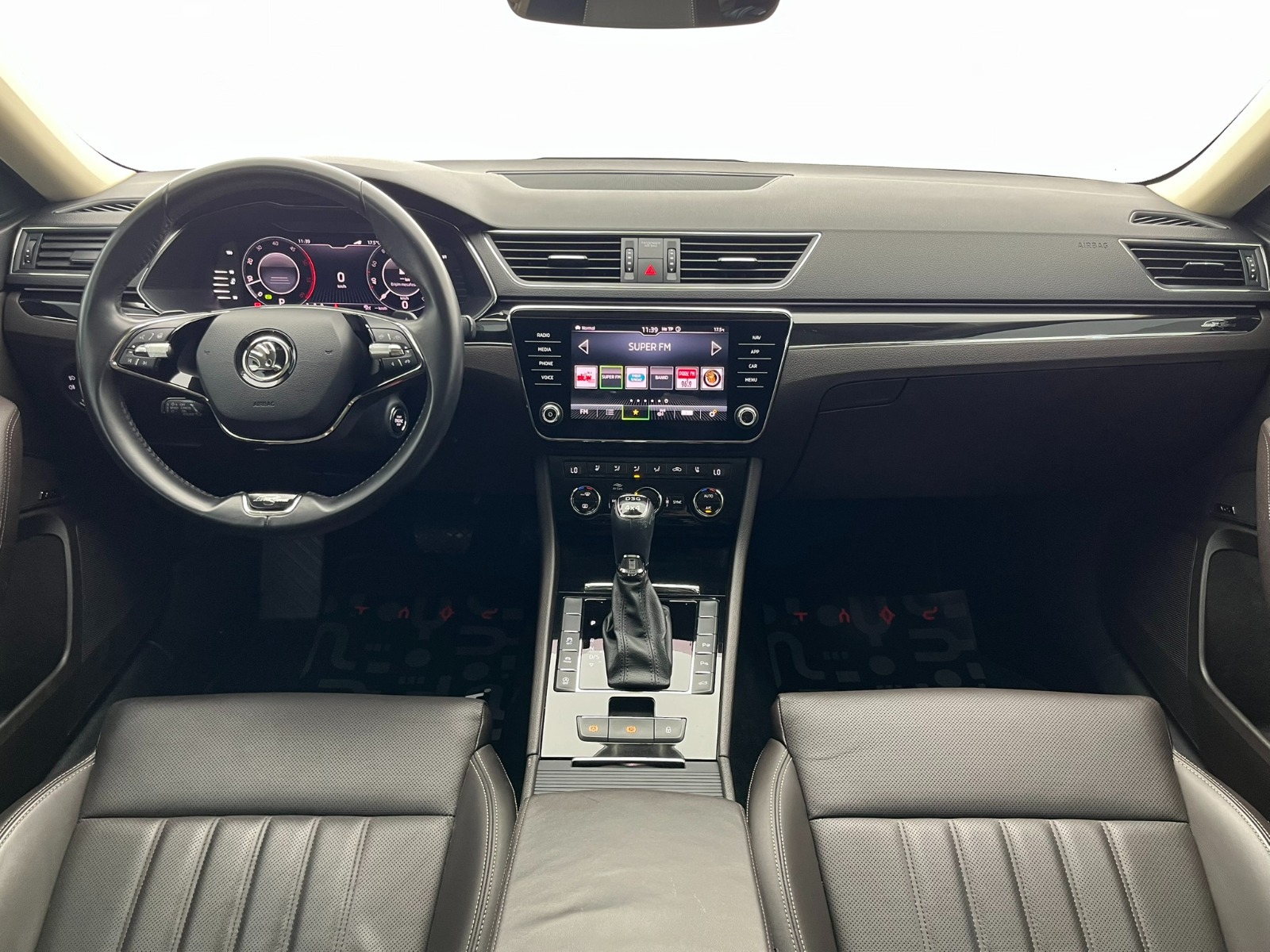 Skoda Superb Sedan 2.0 TDI SCR 4x4 L&K Crystal DSG - 2020 - Detay