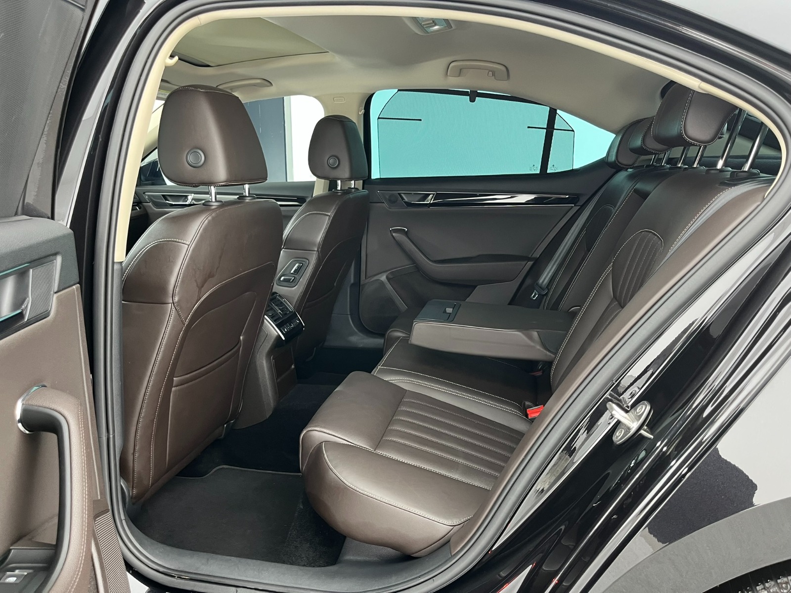 Skoda Superb Sedan 2.0 TDI SCR 4x4 L&K Crystal DSG - 2020 - Detay