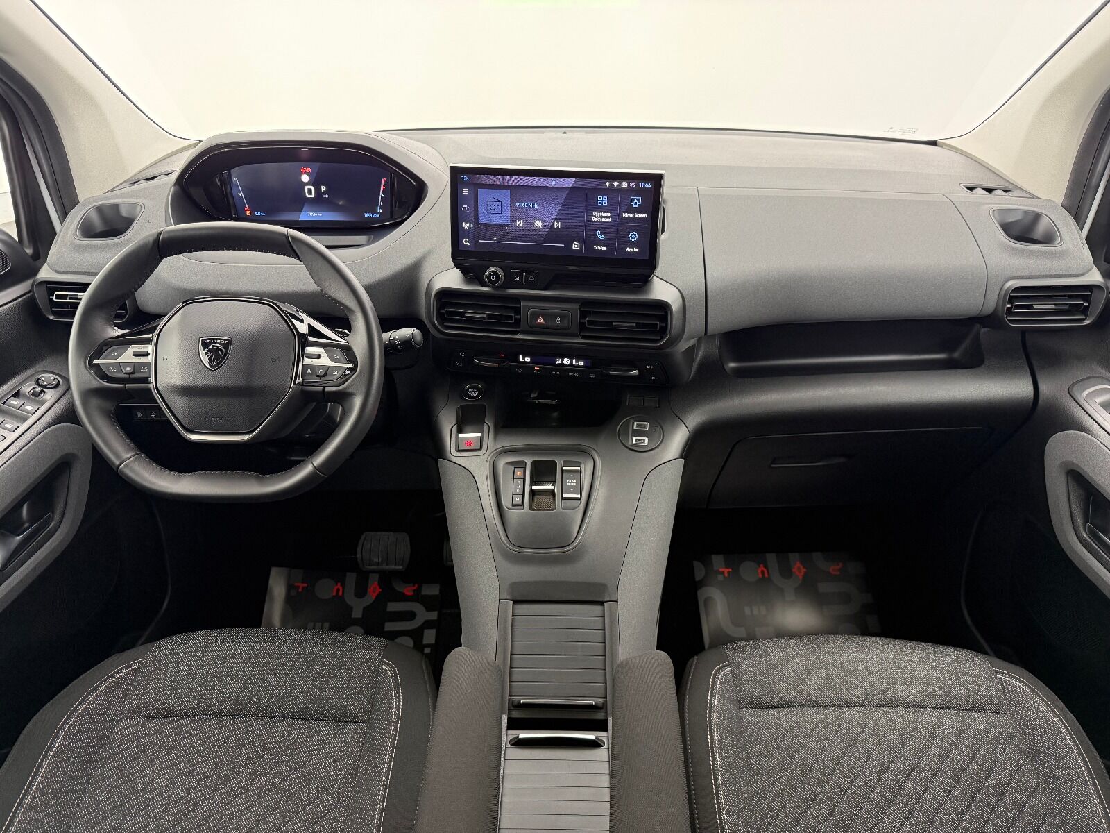 Peugeot Rifter 1.5 BlueHDI Allure EAT8 - 2026 - Detay