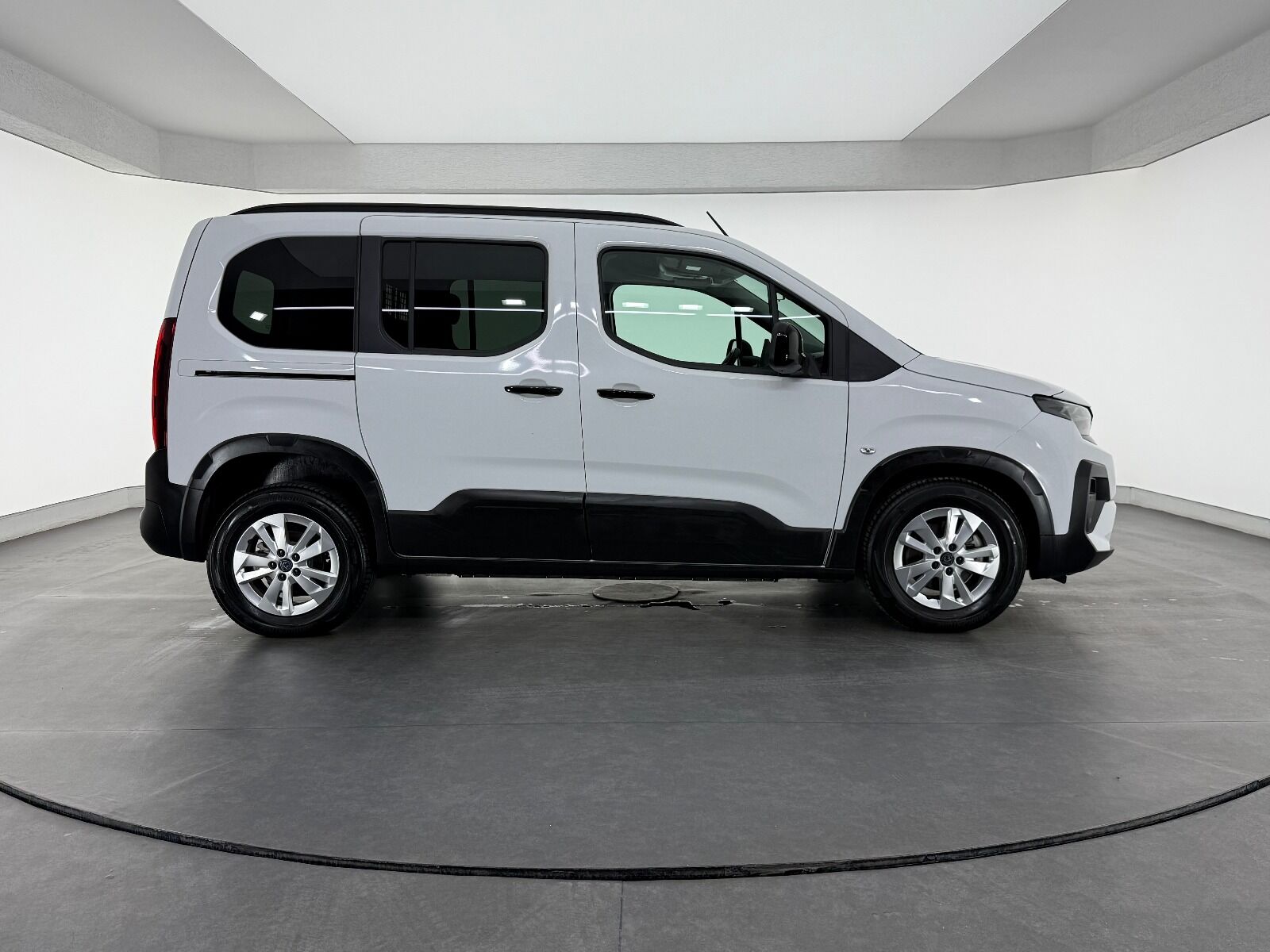 Peugeot Rifter 1.5 BlueHDI Allure EAT8 - 2026 - Detay
