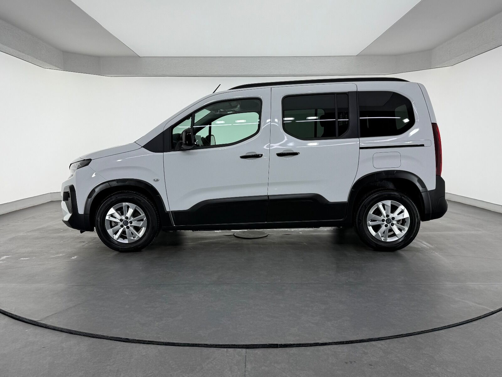 Peugeot Rifter 1.5 BlueHDI Allure EAT8 - 2026 - Detay